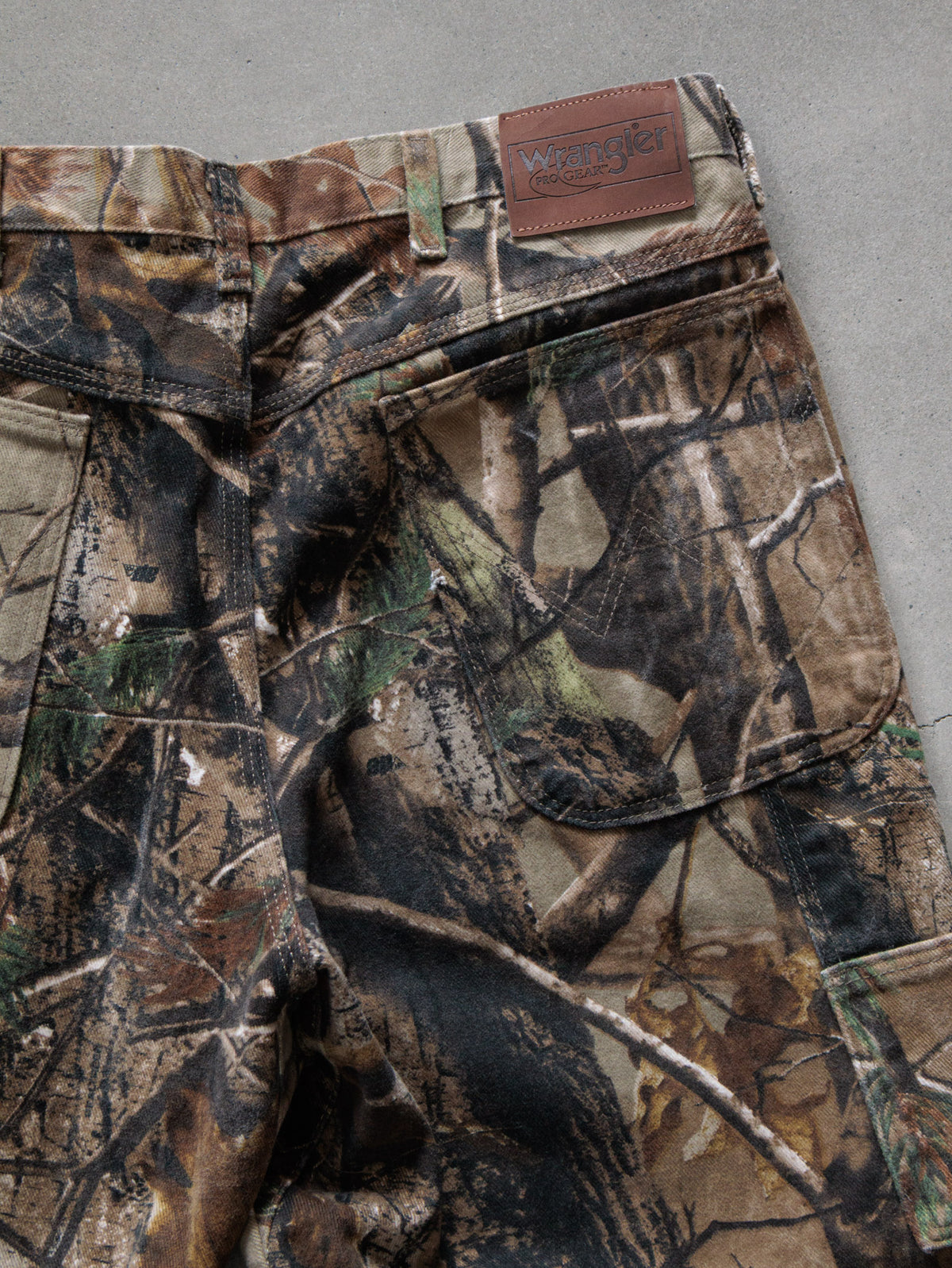 Vintage Brown Realtree Camo Wrangler Cargo Pants (W36)