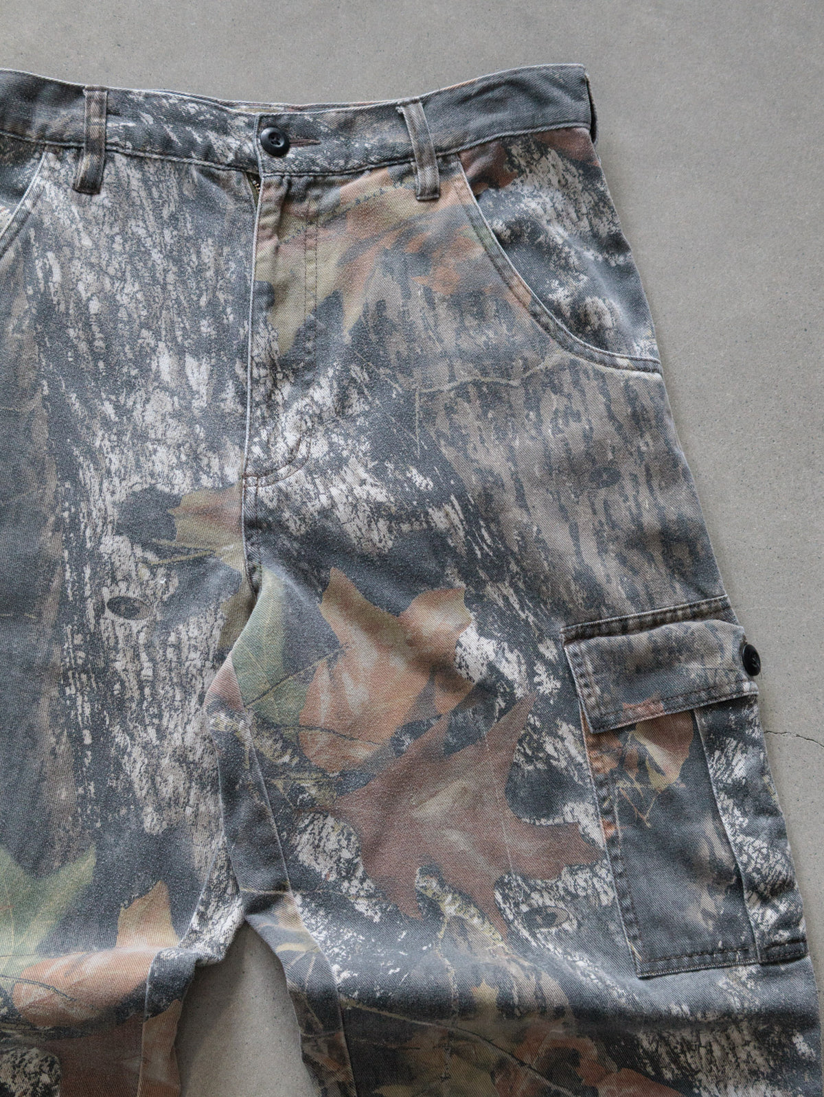 Vintage 00s Brown Mossy Oak Camo Denim Cargo Pants (W28)