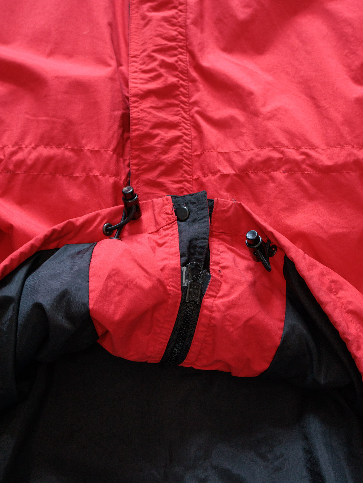 Vintage 90s Red Marlboro Adventure Team Windbreaker (L)