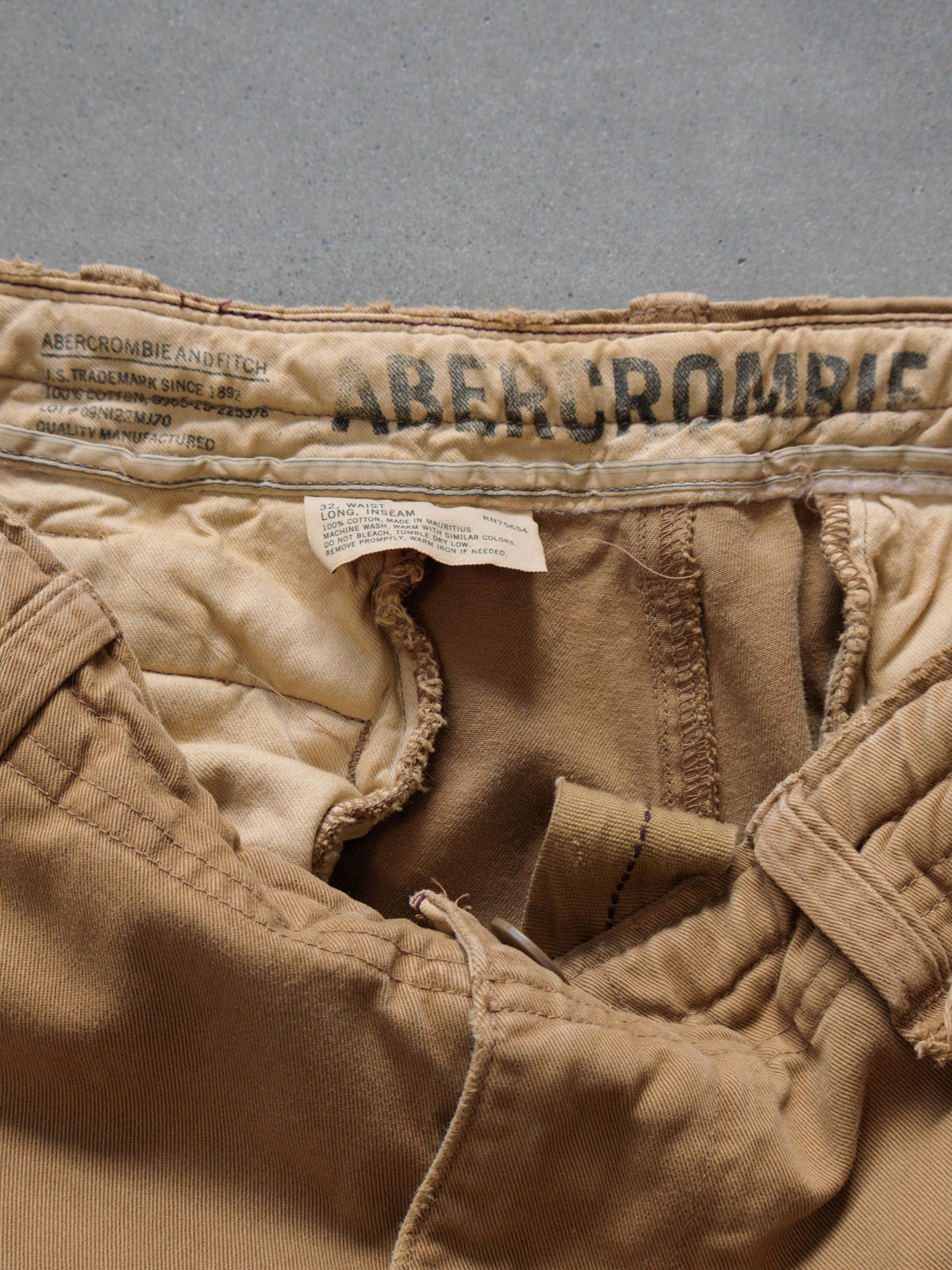 Vintage 00s Beige Abercrombie & Fitch Cargo Pants (W32)