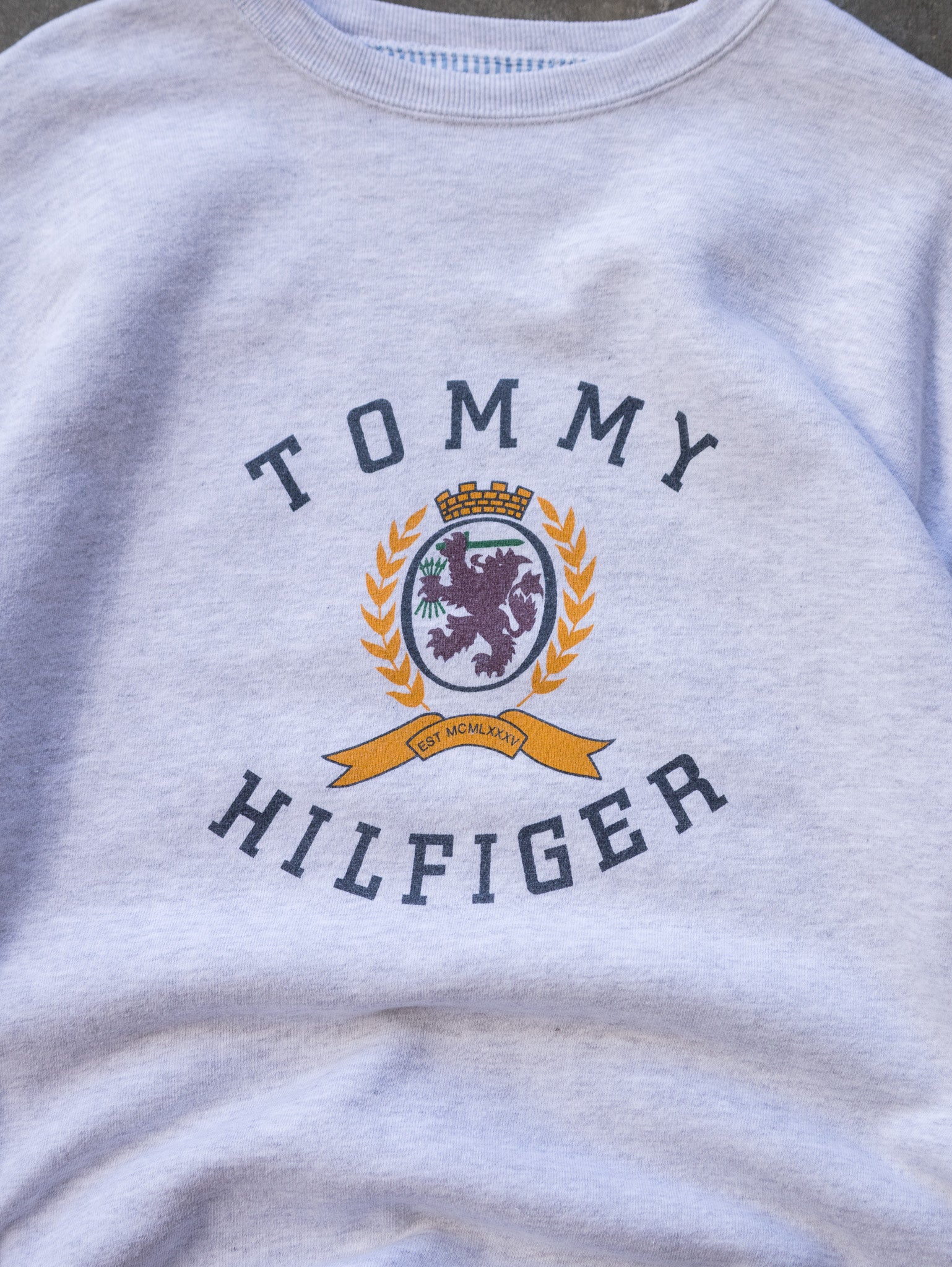 Vintage 90s Grey Tommy Hilfiger Sweatshirt (M)