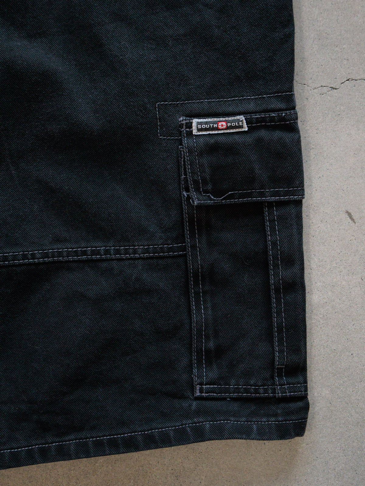 Vintage 00s Black Southpole Cargo Shorts (W34)