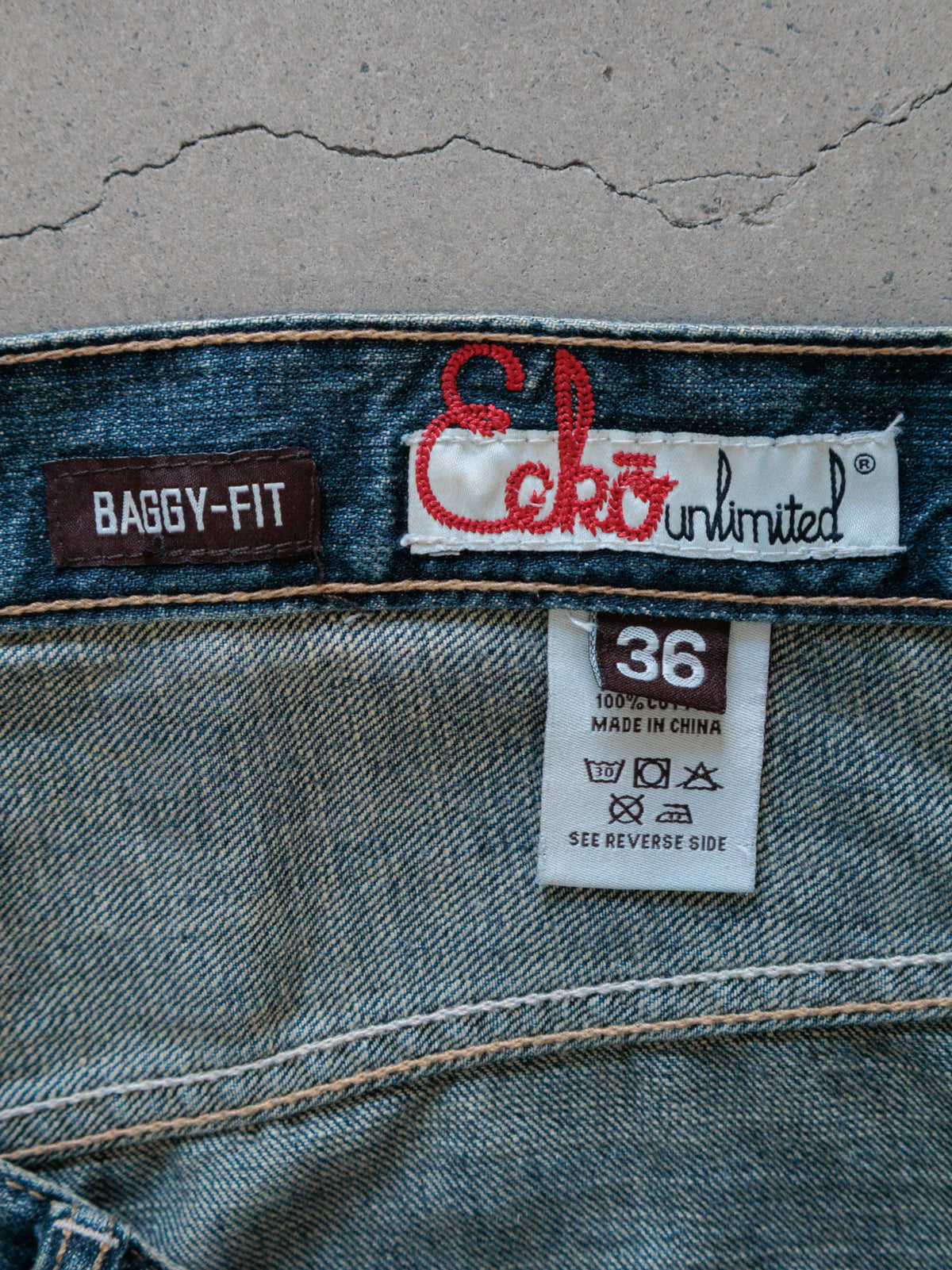 Vintage 00s Blue Ecko Unltd Denim Shorts (W36)