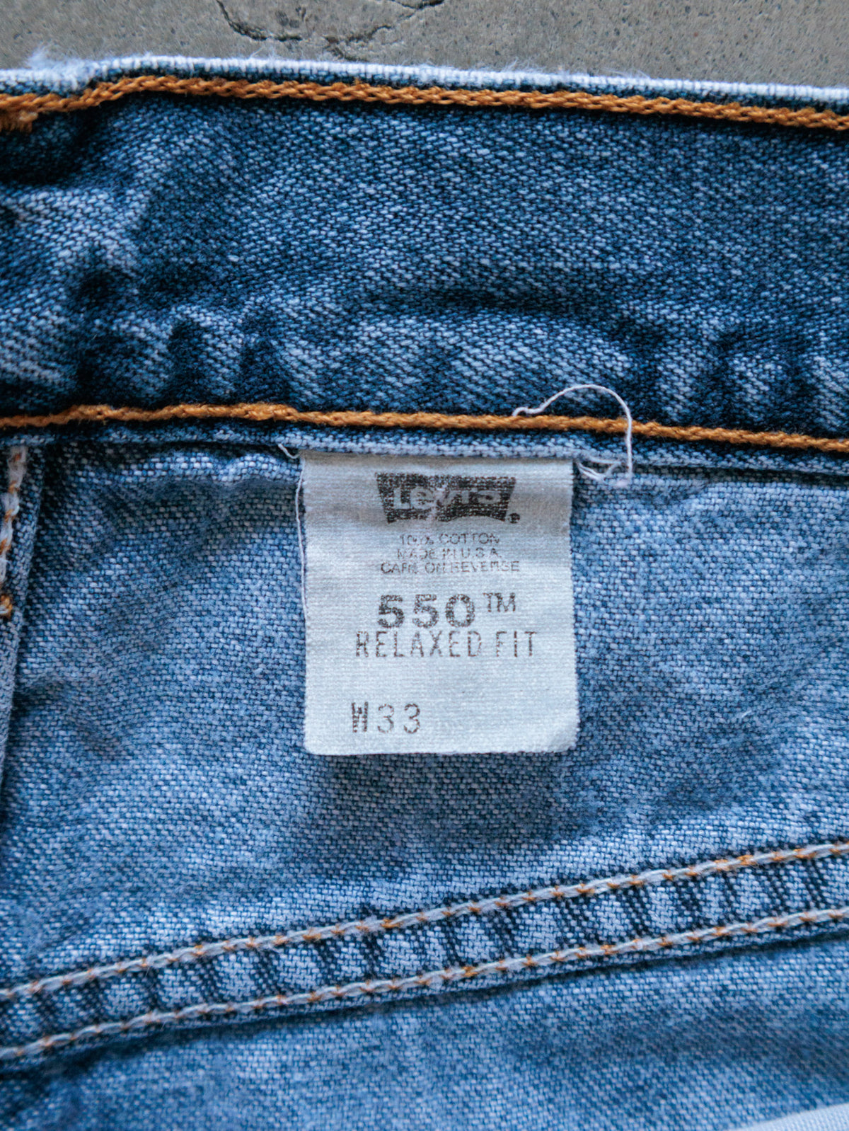 Vintage 90s Blue Levi's 550 Denim Shorts (W33)
