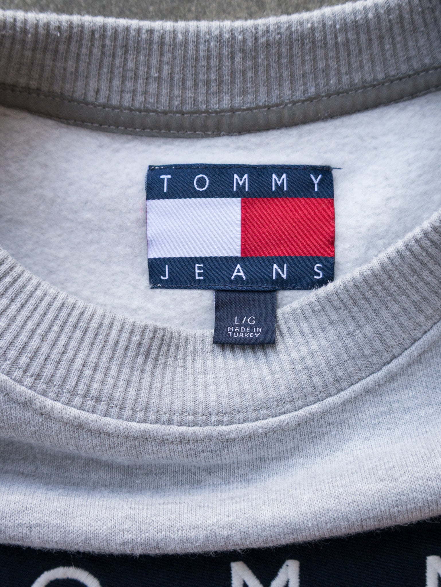 Vintage 90s Grey Tommy Hilfiger Sweatshirt (L)