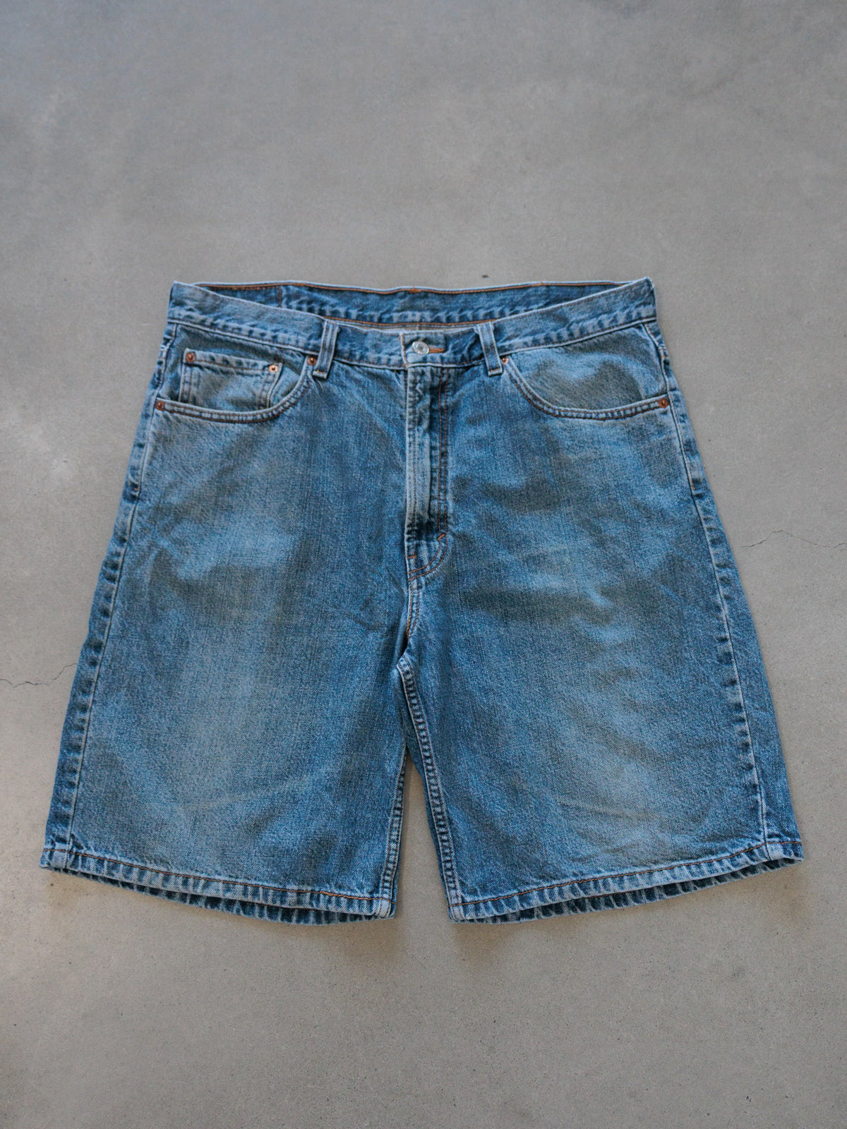 Vintage Blue Levi's 550 Denim Shorts (W38)