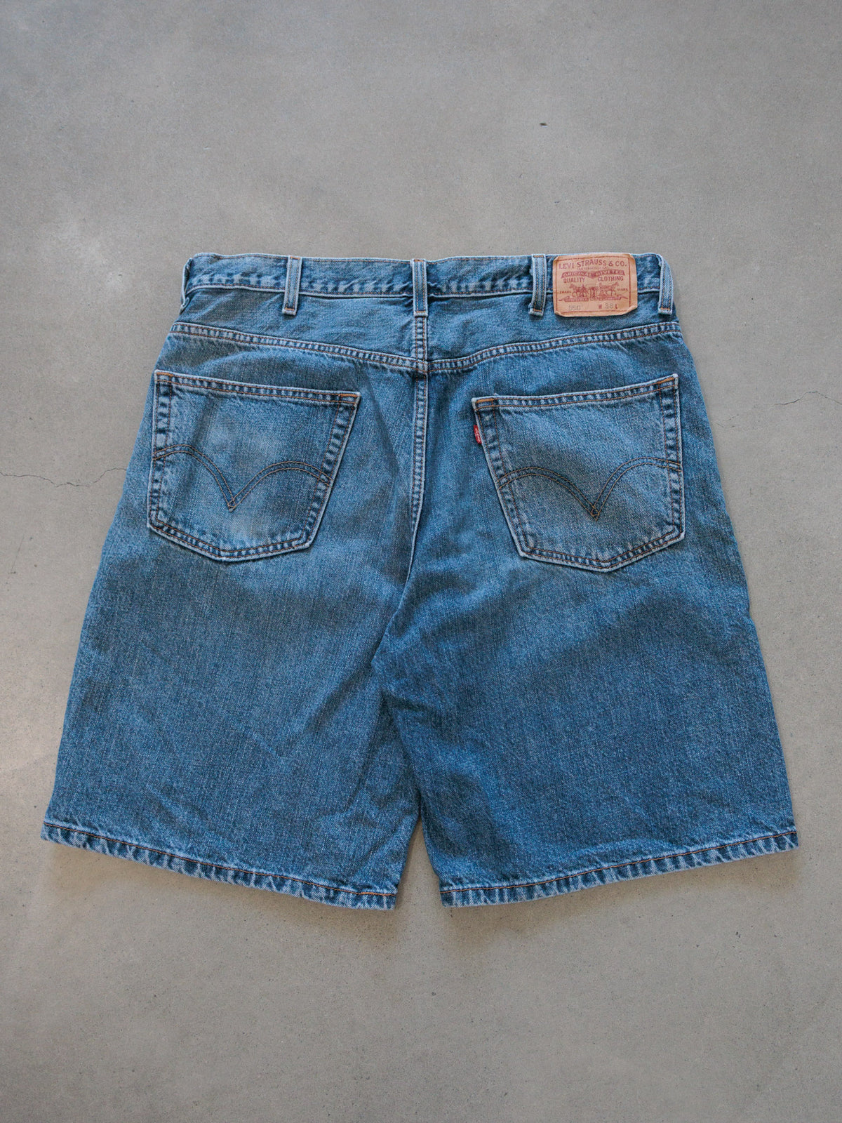 Vintage Blue Levi's 550 Denim Shorts (W38)