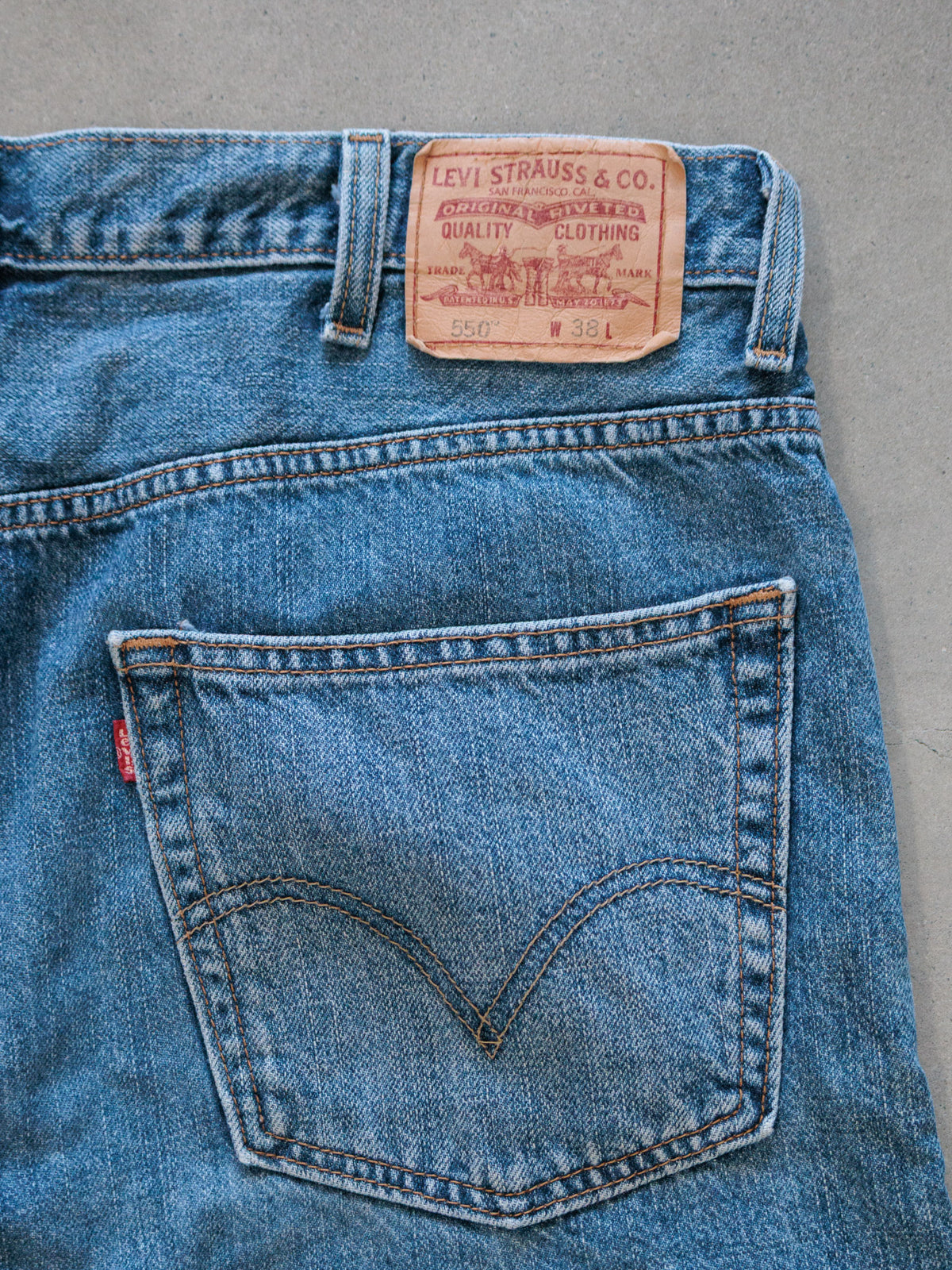 Vintage Blue Levi's 550 Denim Shorts (W38)