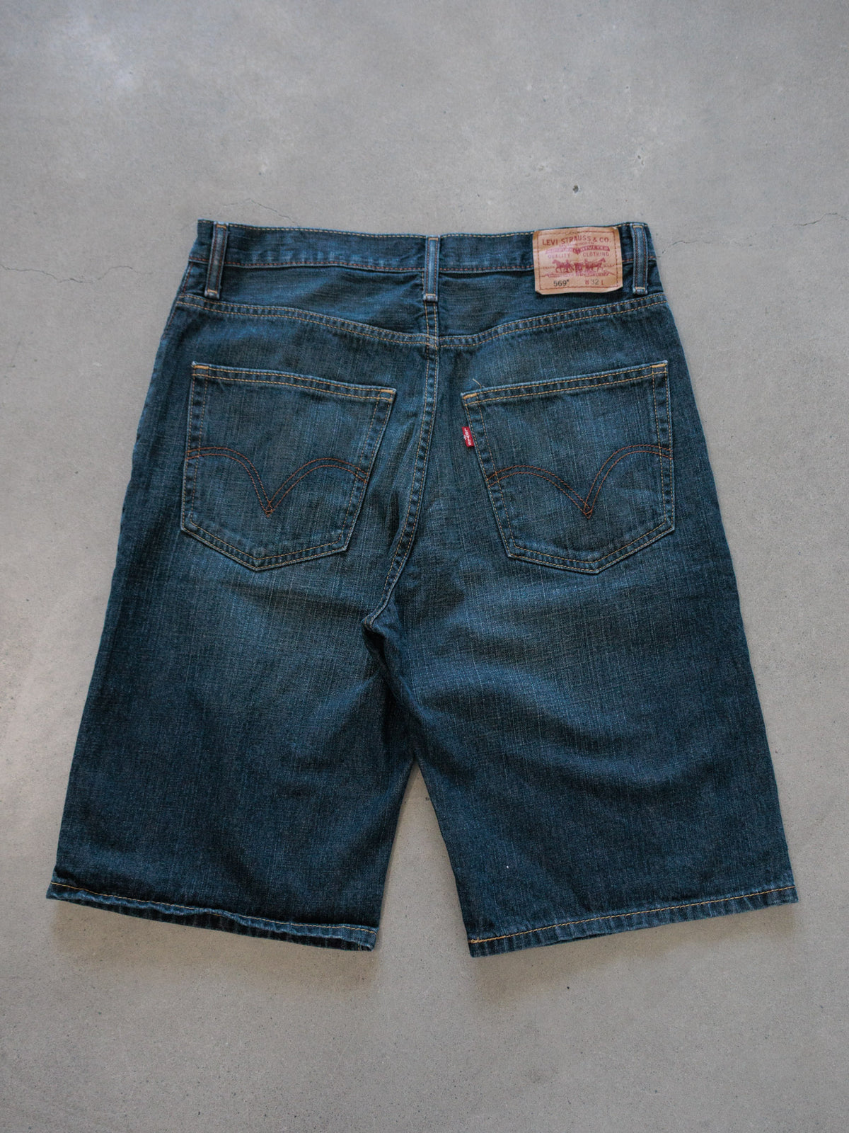 Vintage 00s Blue Levi's Denim Shorts (W32)