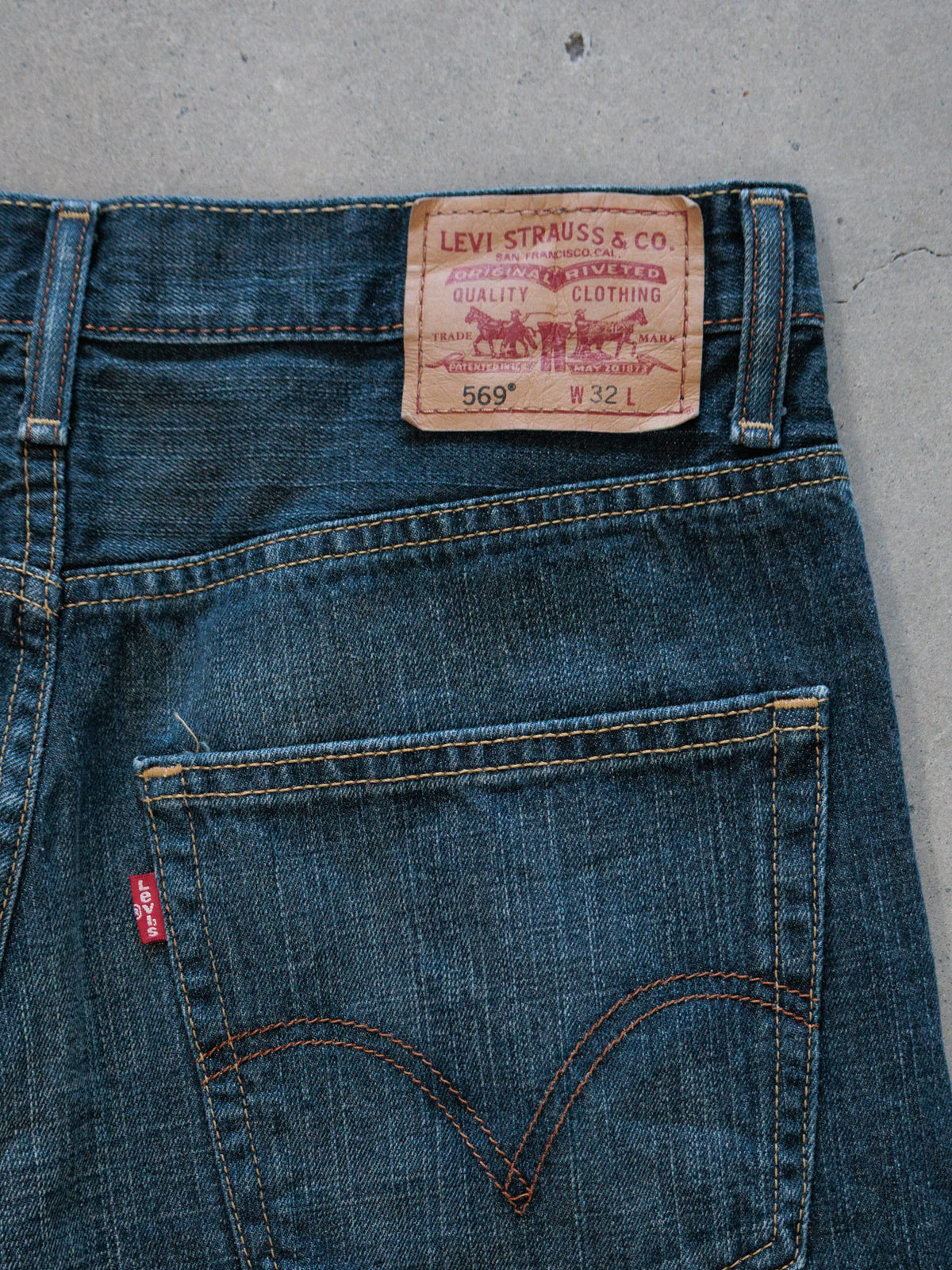 Vintage 00s Blue Levi's Denim Shorts (W32)