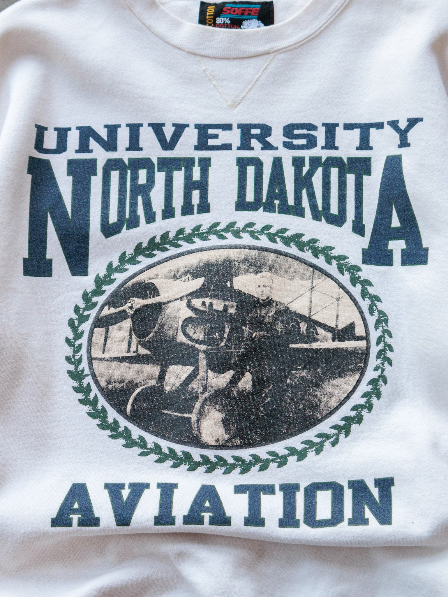 Vintage 90s Cream University of North Dakota Aviation Sweatshirt (L)
