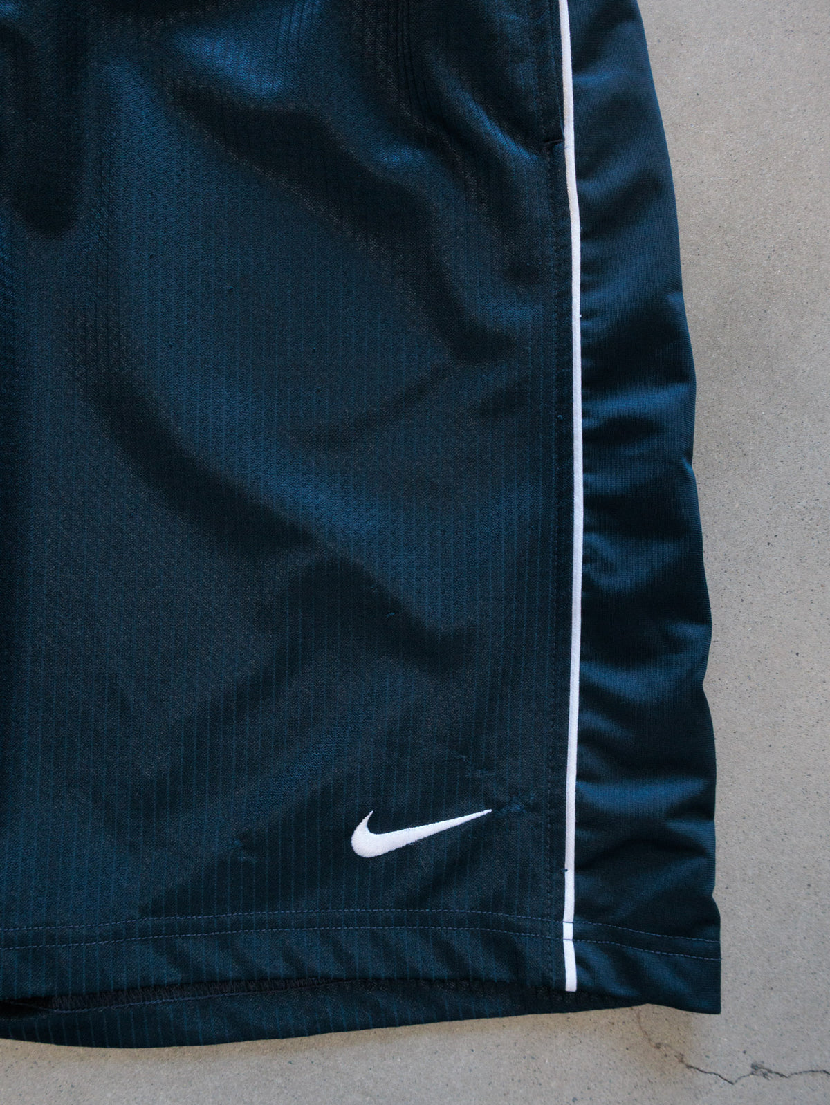 Vintage 00s Navy Nike Basketball Shorts (S)
