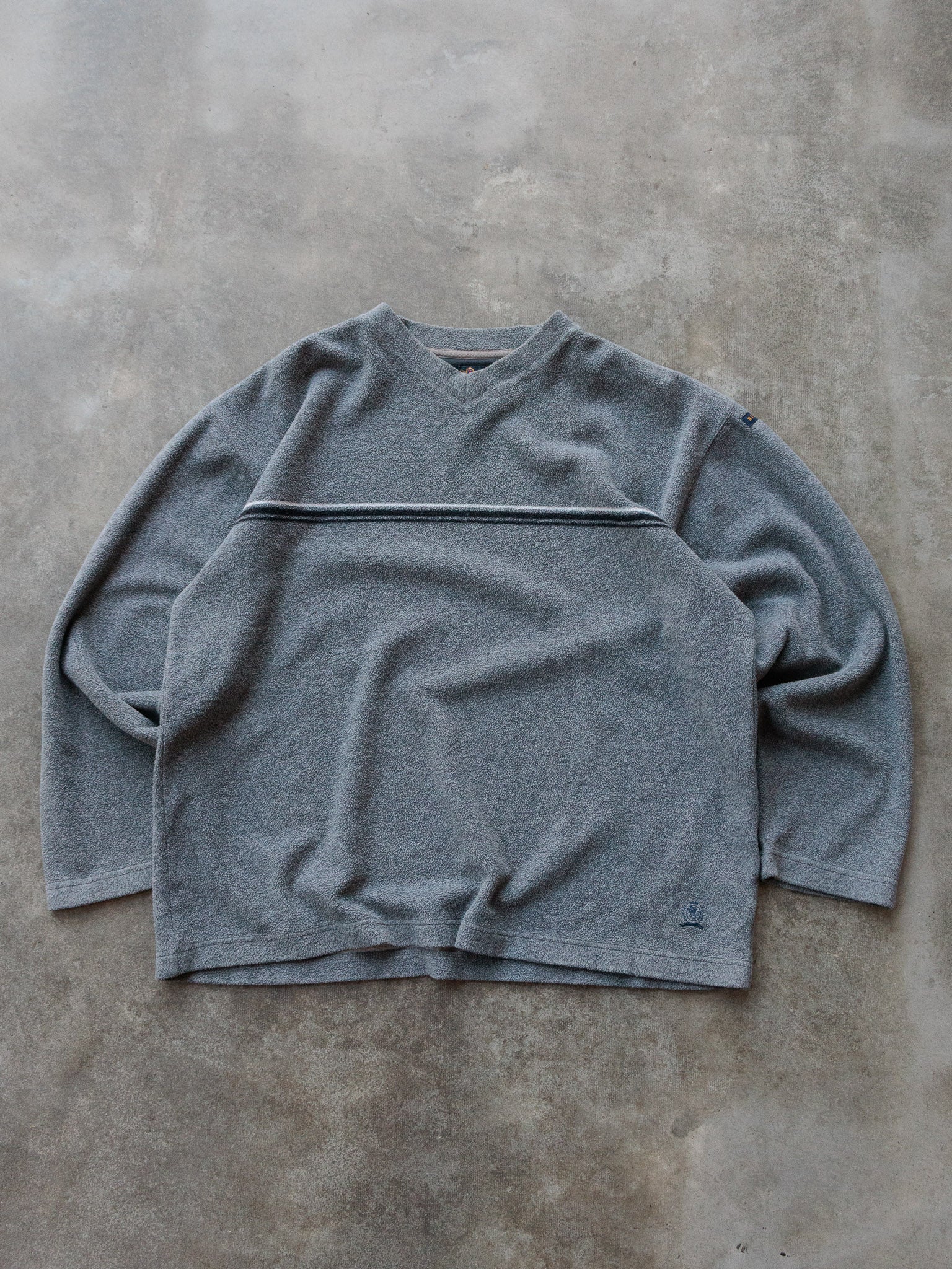 Vintage 90s Grey Tommy Hilfiger Fleece Sweatshirt (L)