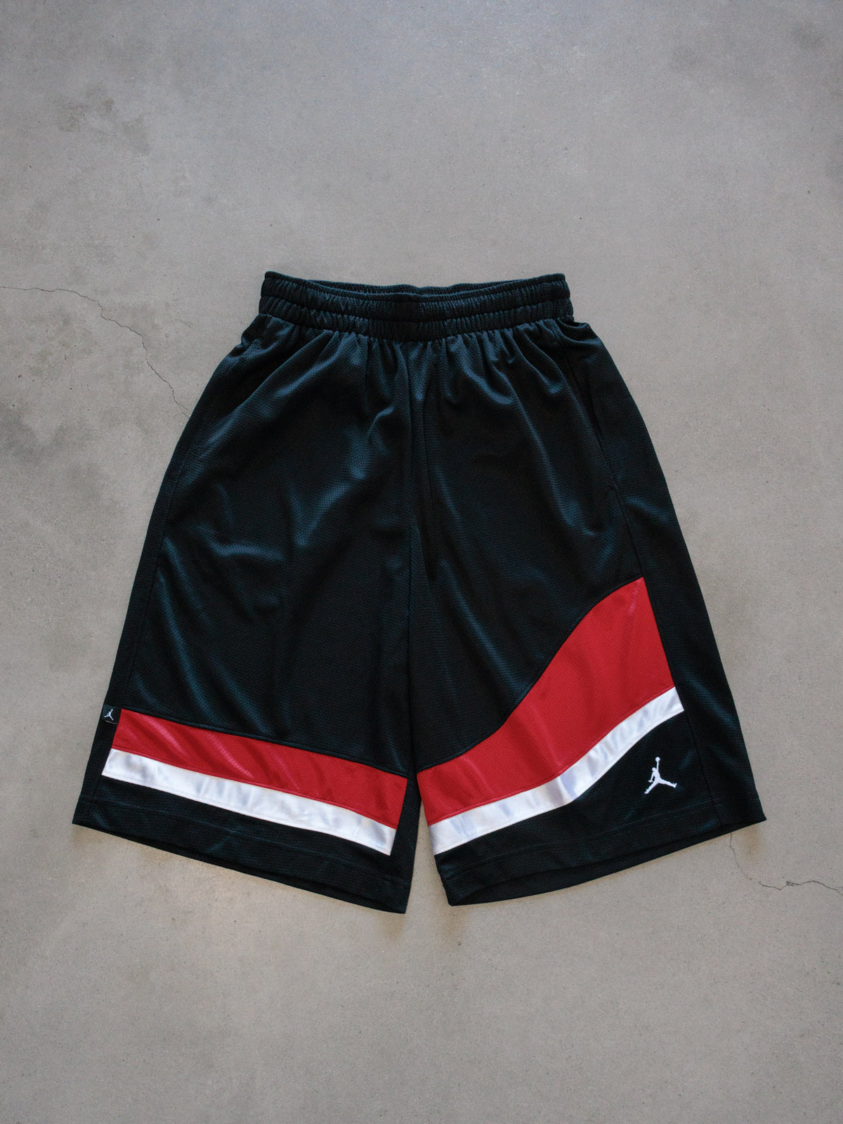 Vintage 00s Black Jordan Basketball Shorts (S)