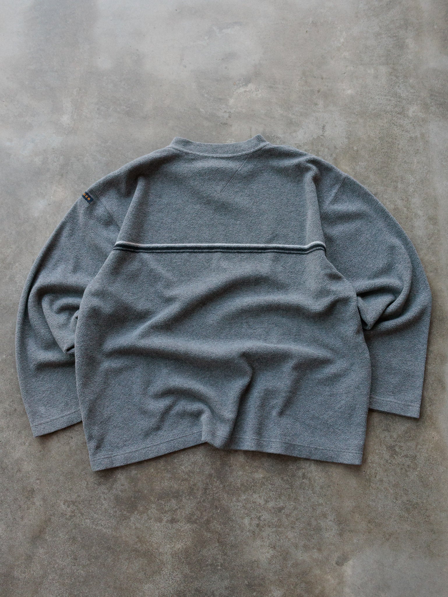 Vintage 90s Grey Tommy Hilfiger Fleece Sweatshirt (L)