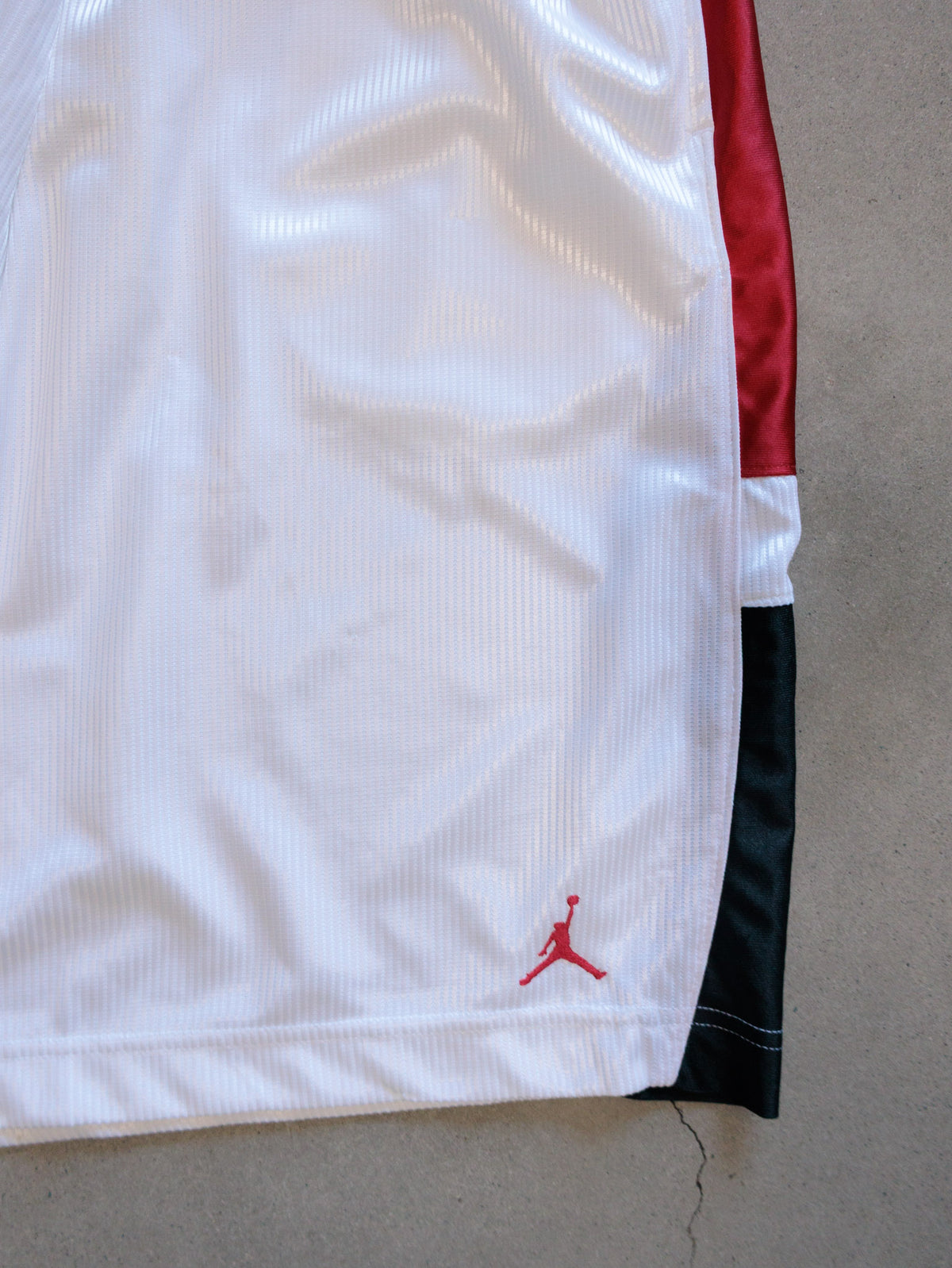Vintage 00s White Jordan Basketball Shorts (S)