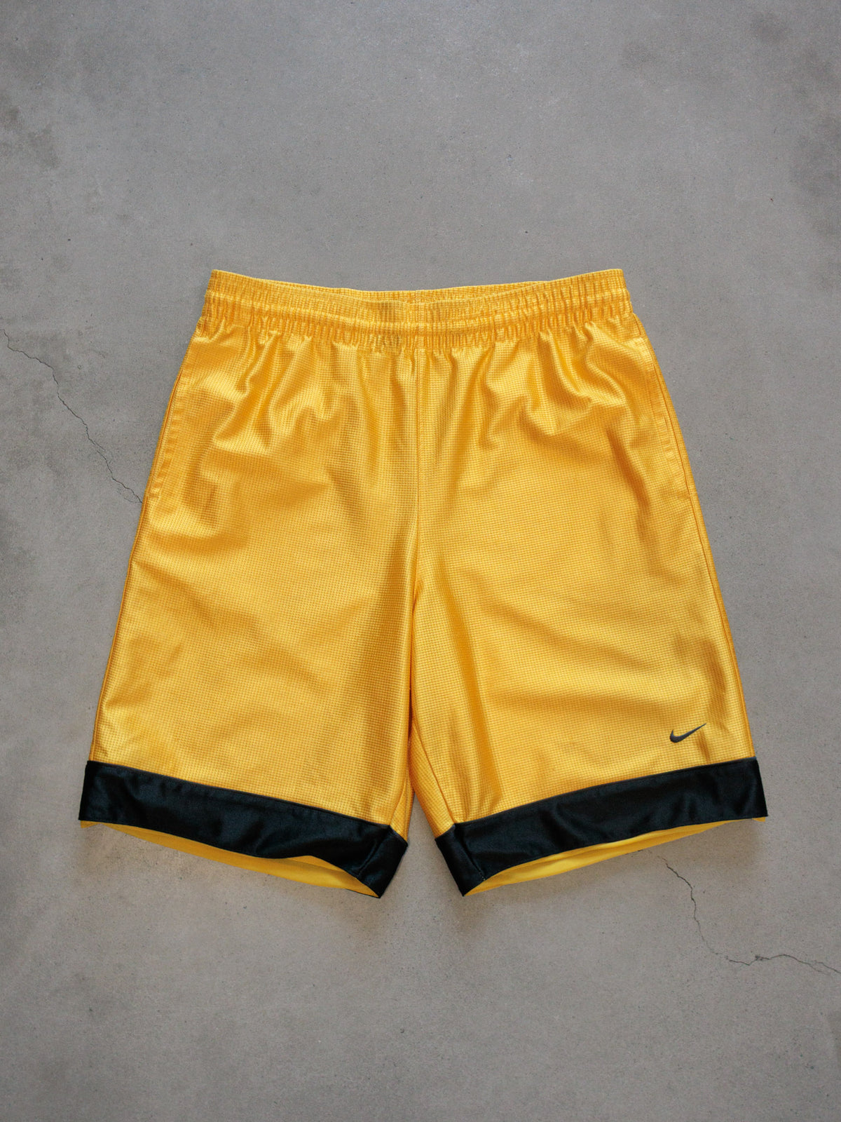 Vintage 00s Yellow Nike Shorts (M)