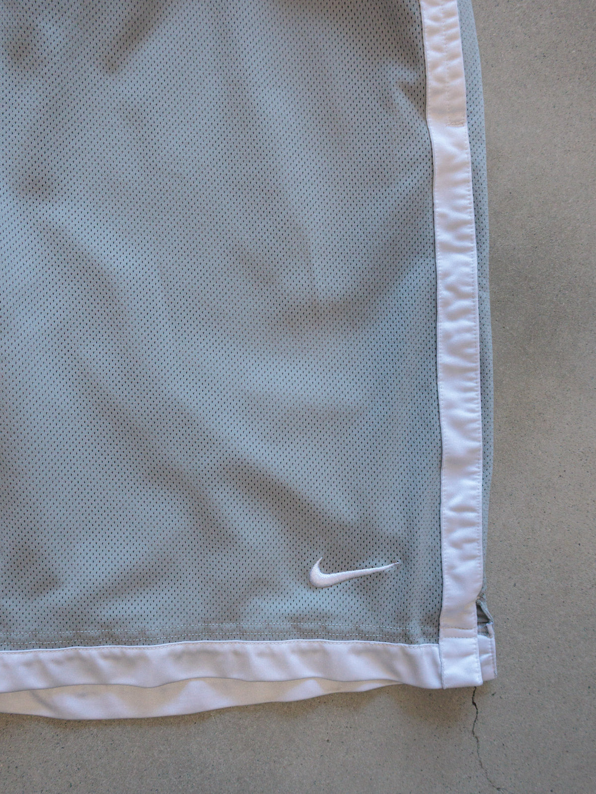 Vintage 00s Grey Nike Basketball Shorts (L)