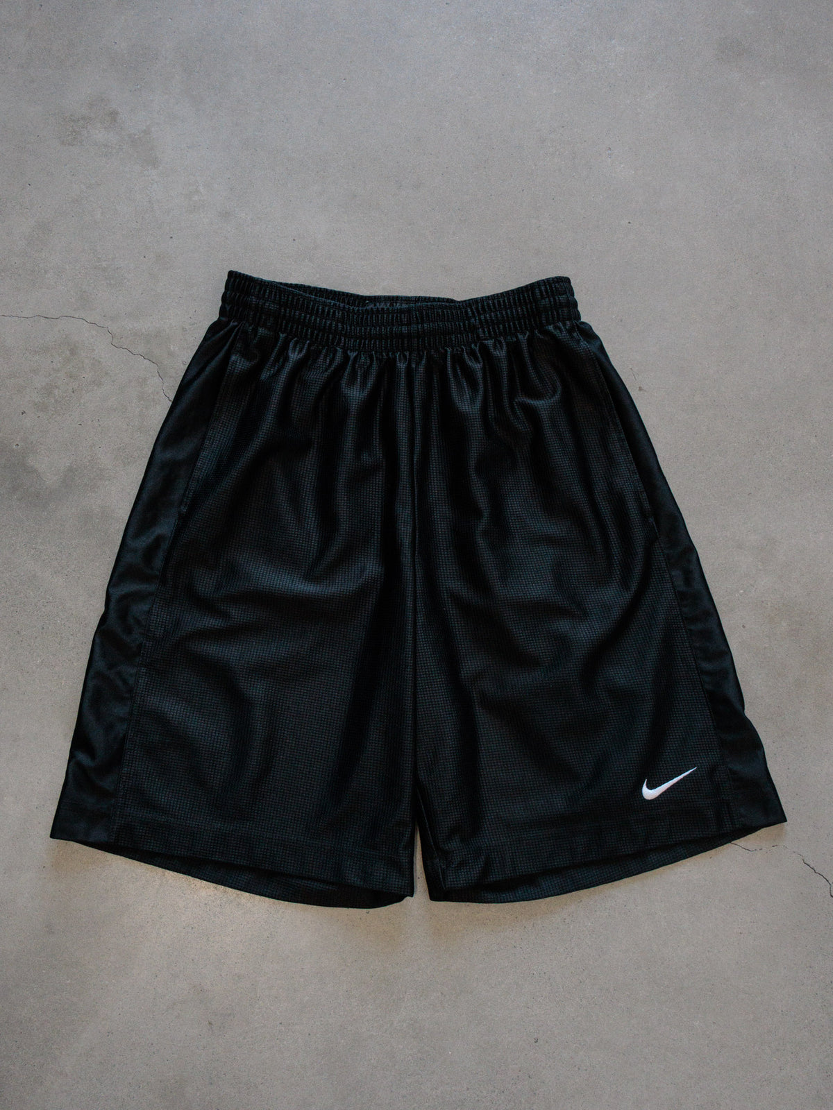 Vintage 00s Black Nike Basketball Shorts (M)