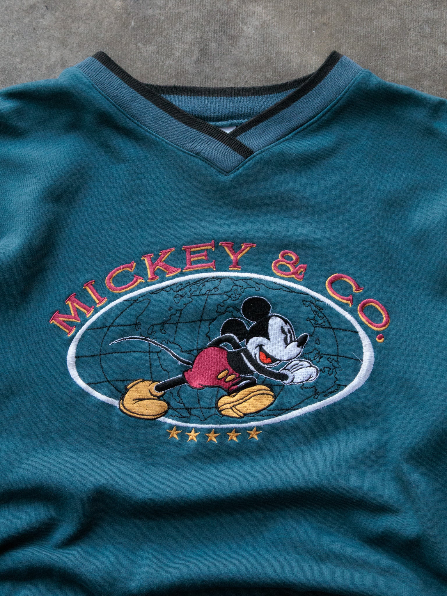 Vintage 90s Green Disney Mickey & Co. V-Neck Sweatshirt (L)