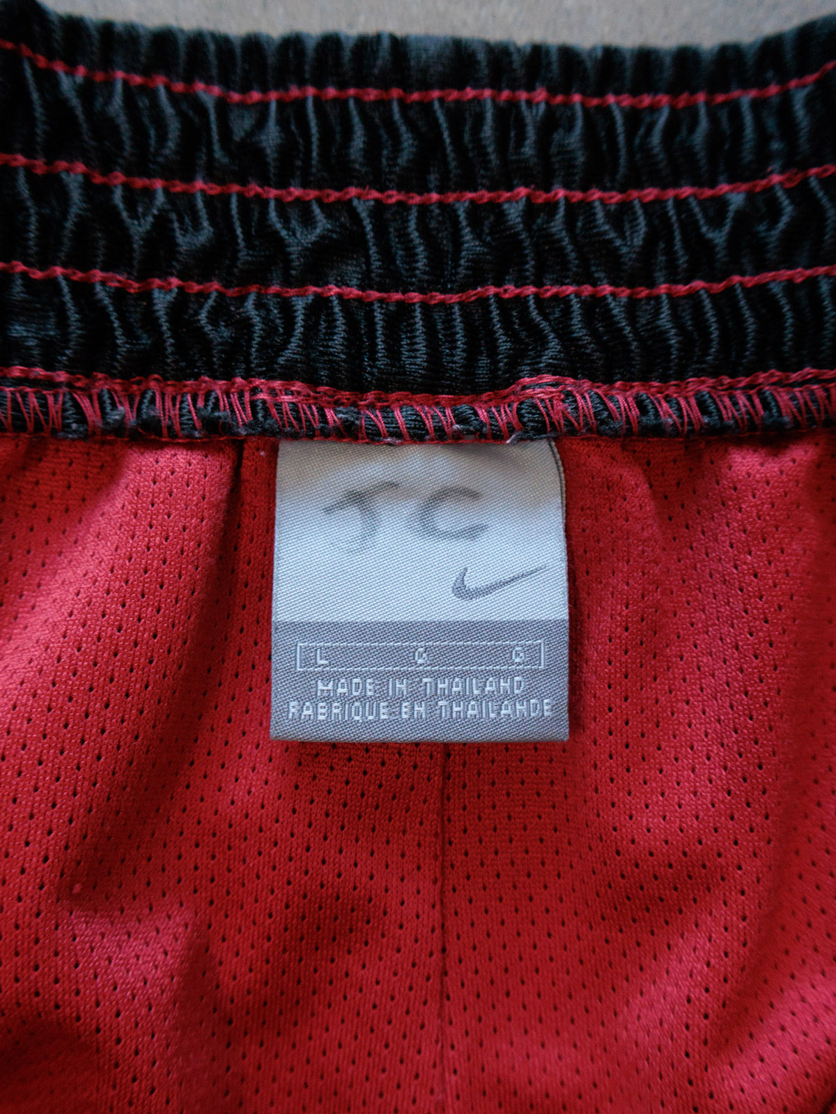 Vintage 00s Red Nike Mesh Shorts (L)