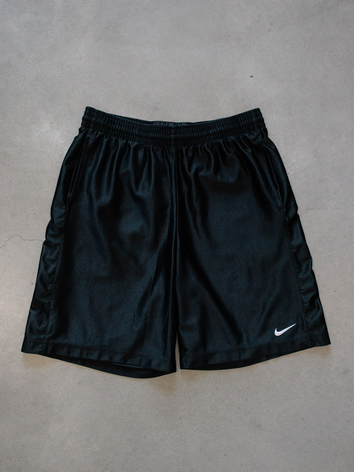 Vintage 00s Black Nike Basketball Shorts (L)