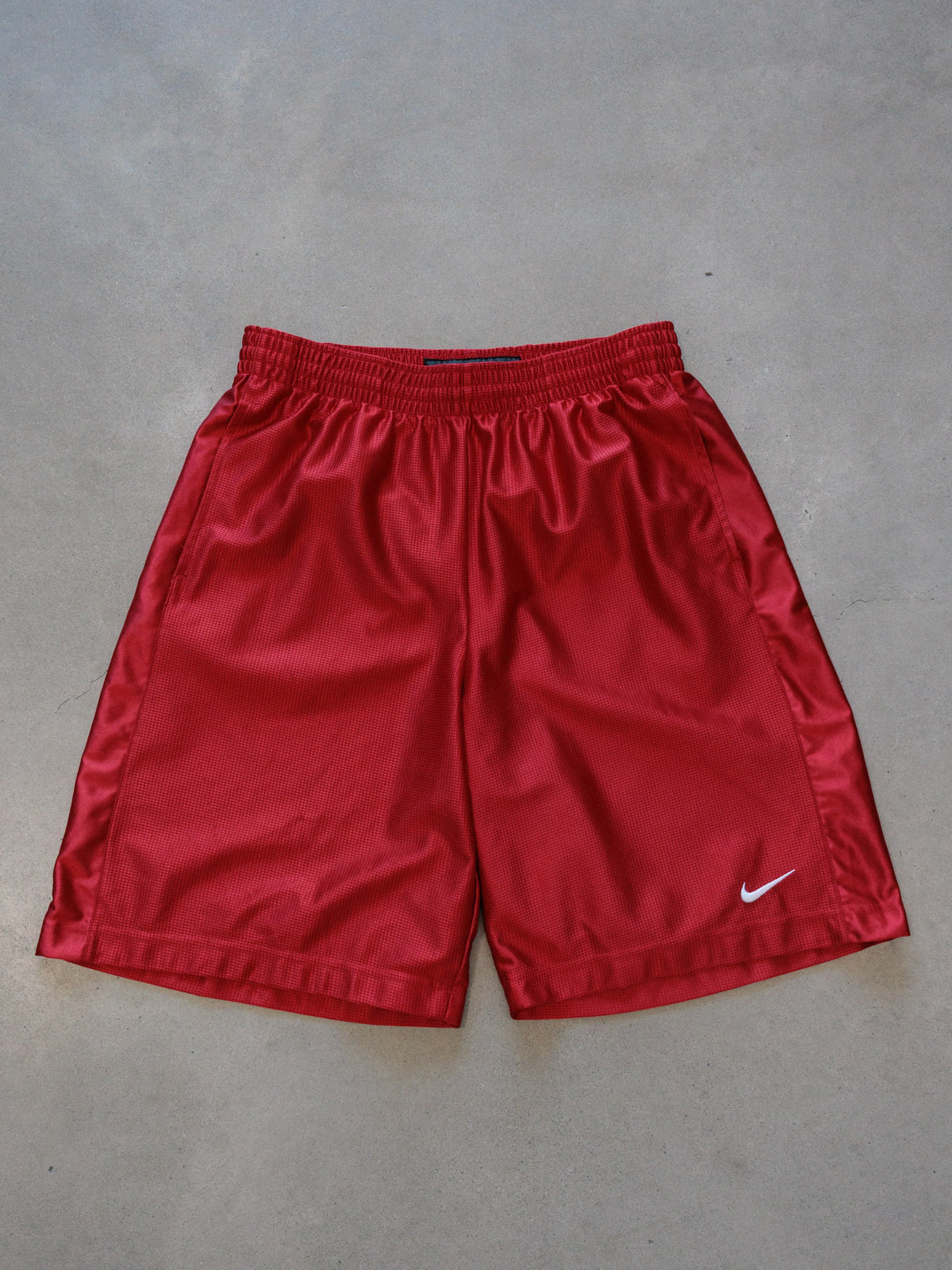 Vintage 00s Red Nike Basketball Shorts (L)
