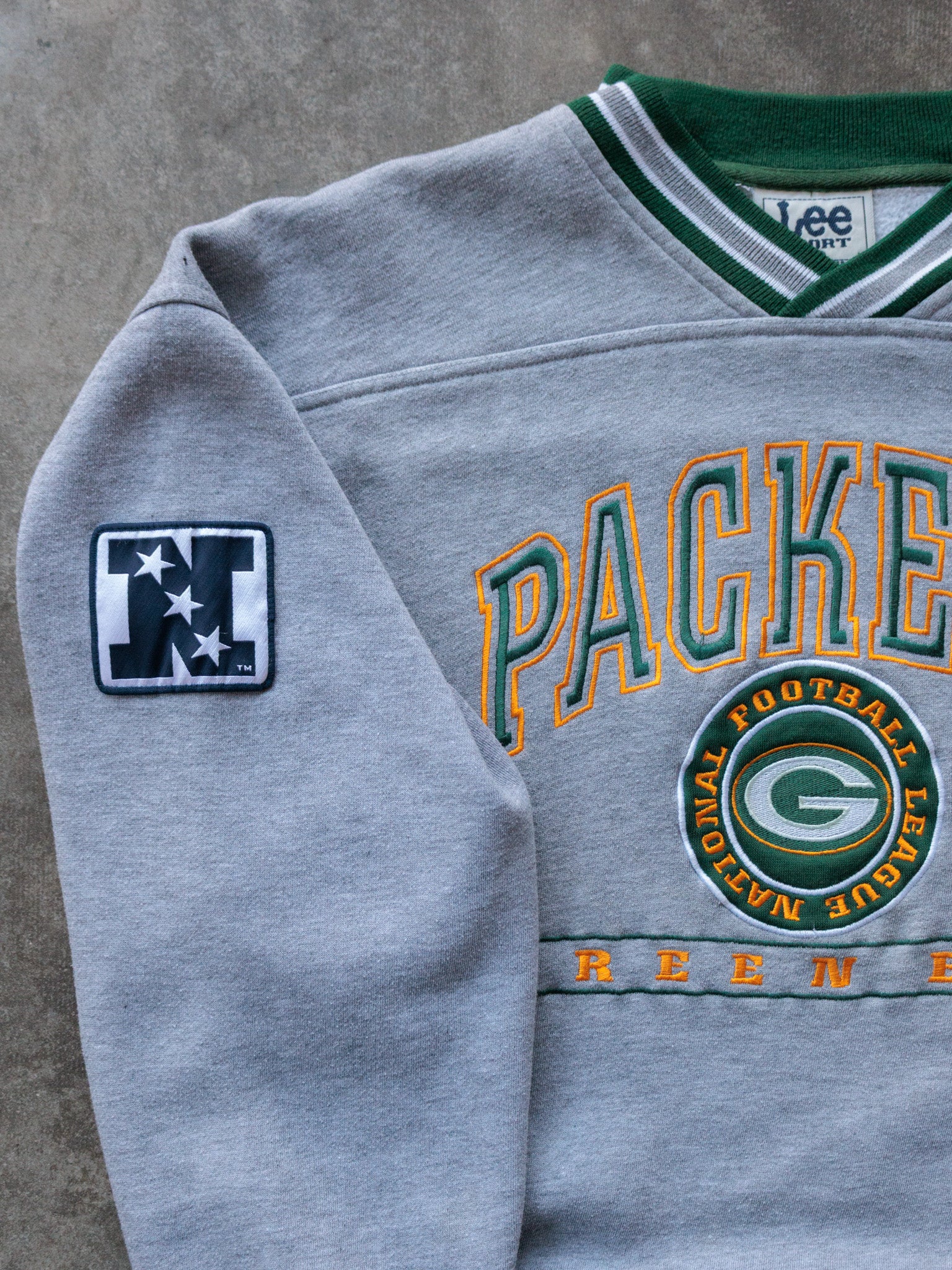 Vintage 90s Grey Green Bay Packers Lee Sport V-Neck Sweatshirt (L)