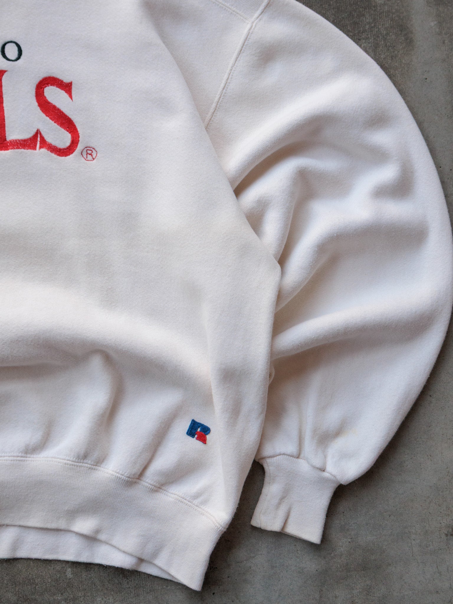 Vintage 90s White Chicago Bulls Russell Athletic Sweatshirt (Youth XXL)