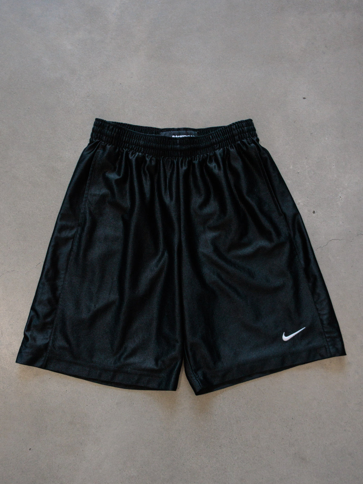 Vintage 00s Black Nike Basketball Shorts (M)