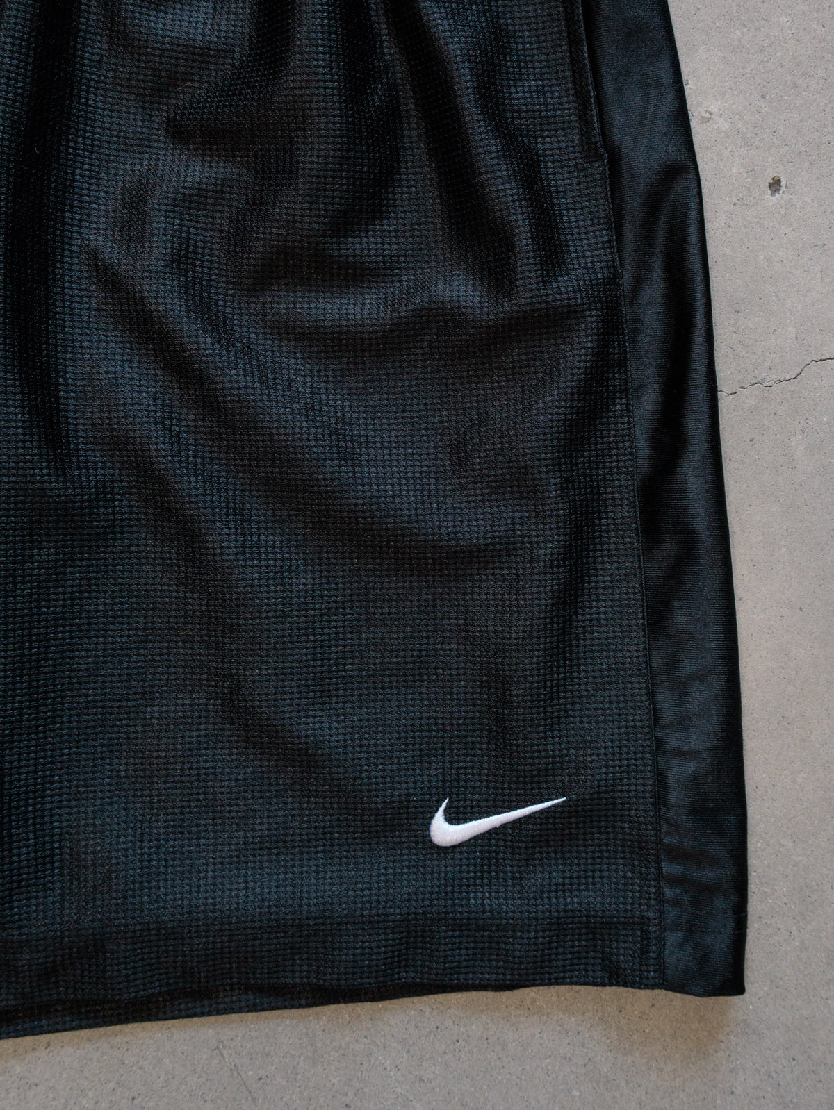 Vintage 00s Black Nike Basketball Shorts (M)