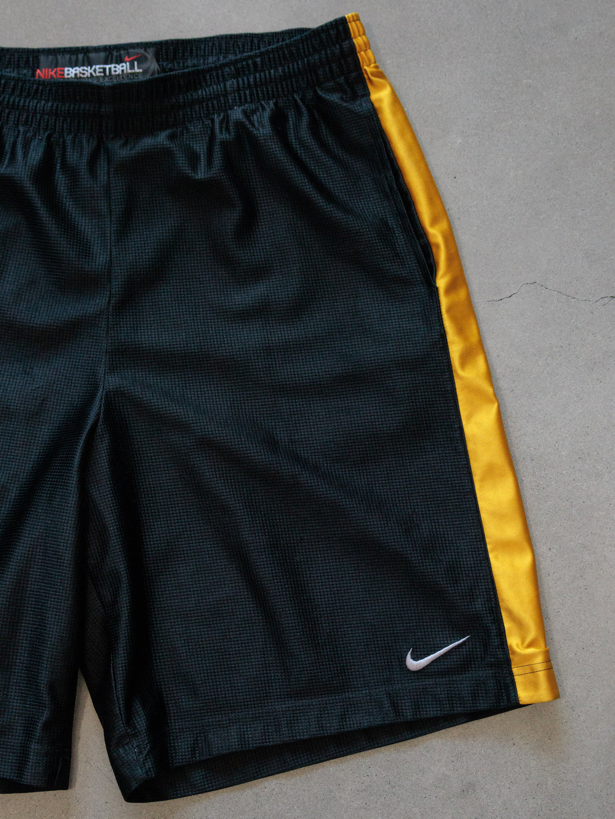 Vintage 00s Black Nike Basketball Shorts (XL)
