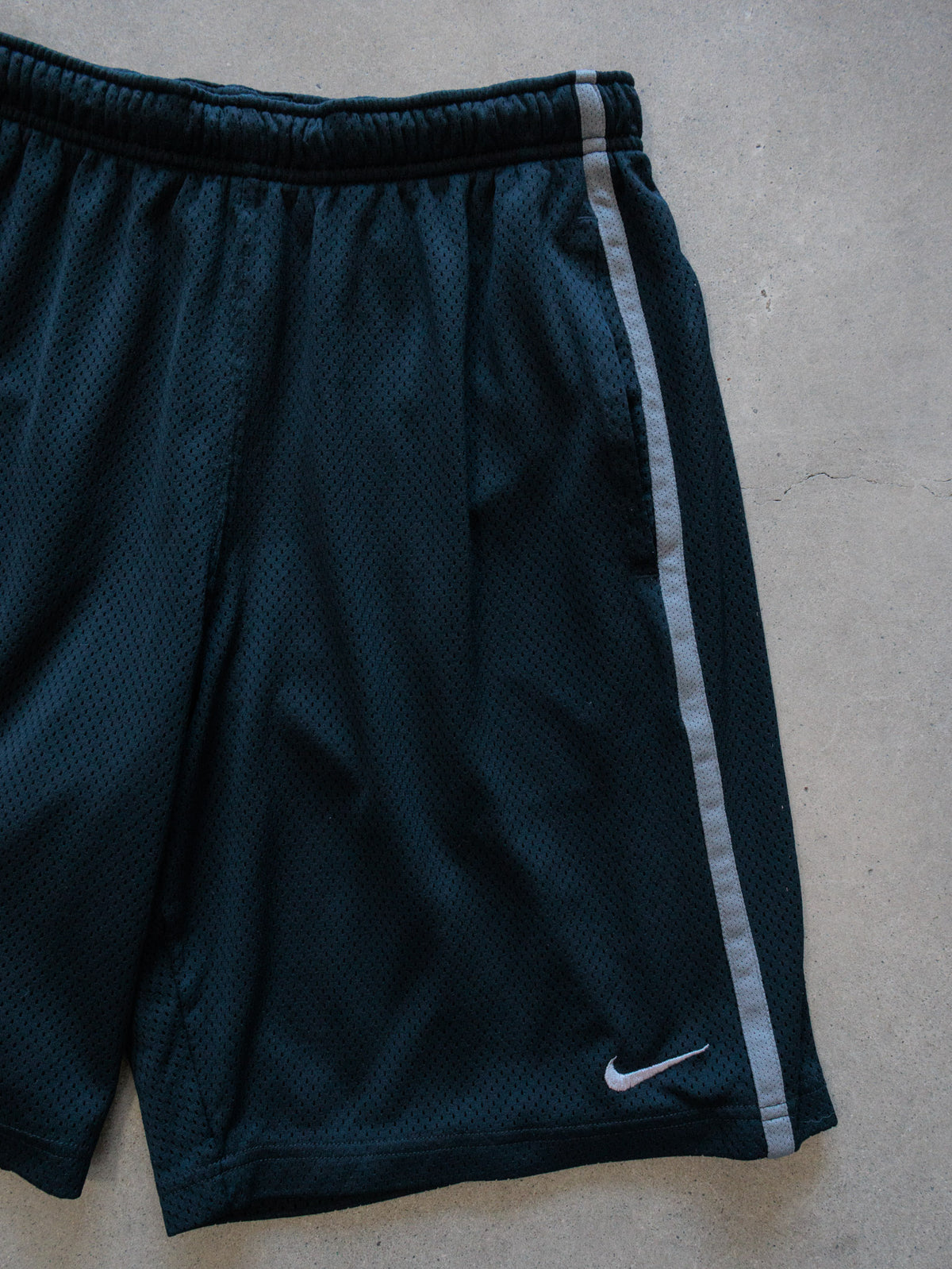 Vintage Green Nike Mesh Shorts (M)