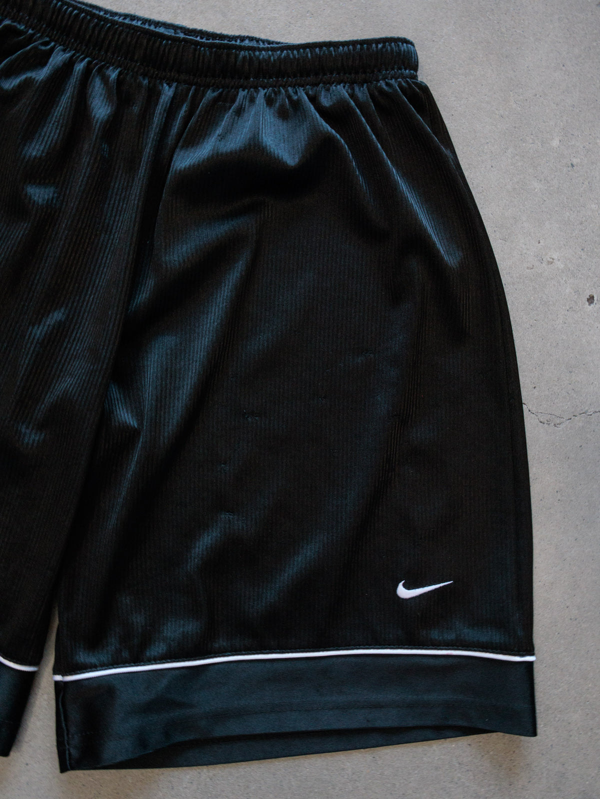Vintage 00s Black Nike Shorts (18-20Y)