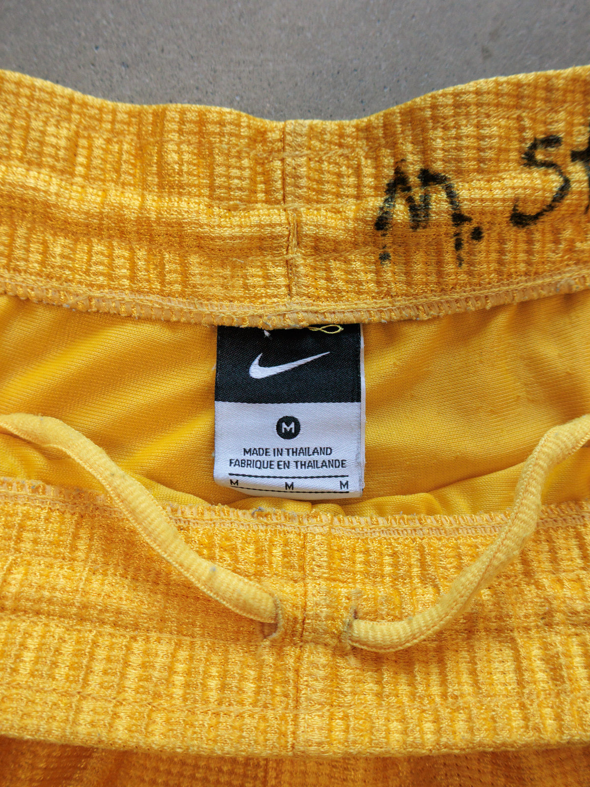 Vintage 00s Yellow Nike Shorts (M)