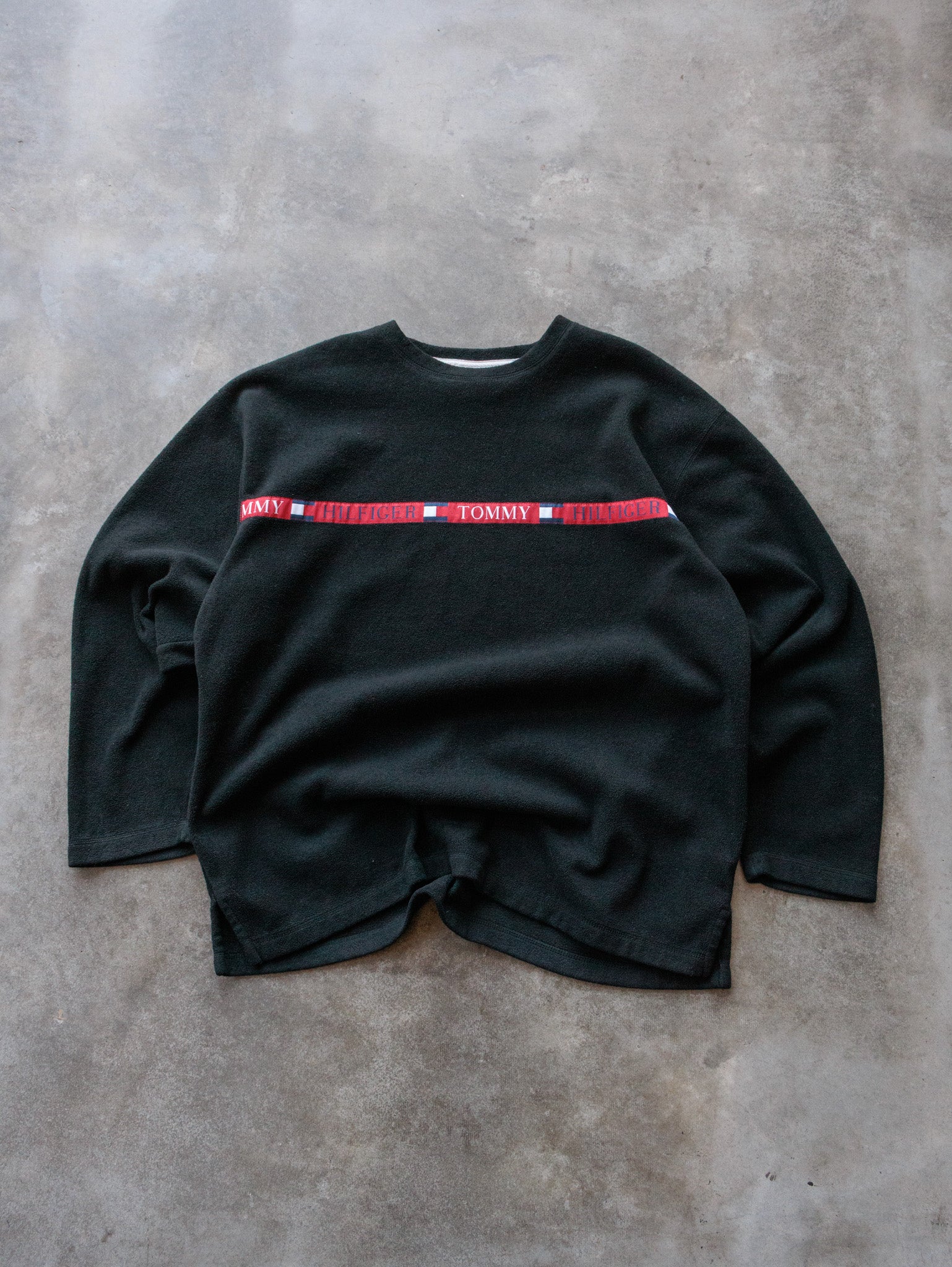 Vintage 90s Black Tommy Hilfiger Fleece Sweatshirt (L)