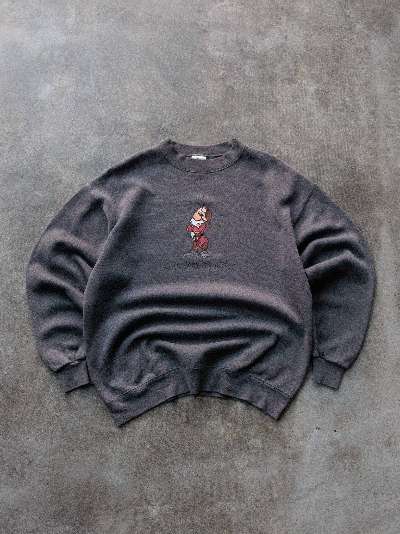 Vintage 90s Grey Disney Grumpy Size Doesn't Matter Slogan Sweatshirt (L)