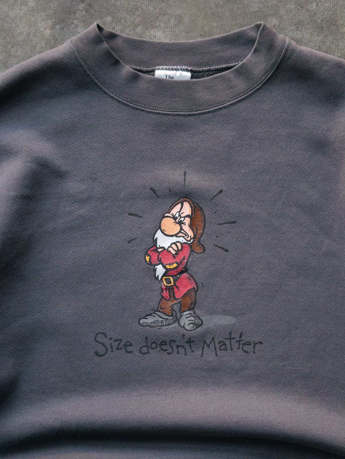 Vintage 90s Grey Disney Grumpy Size Doesn't Matter Slogan Sweatshirt (L)
