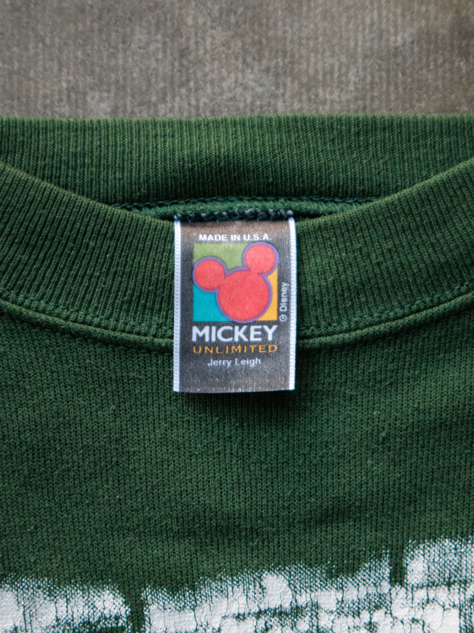 Vintage 90s Green Disney Mickey Mouse Merry Christmas Sweatshirt (XL)