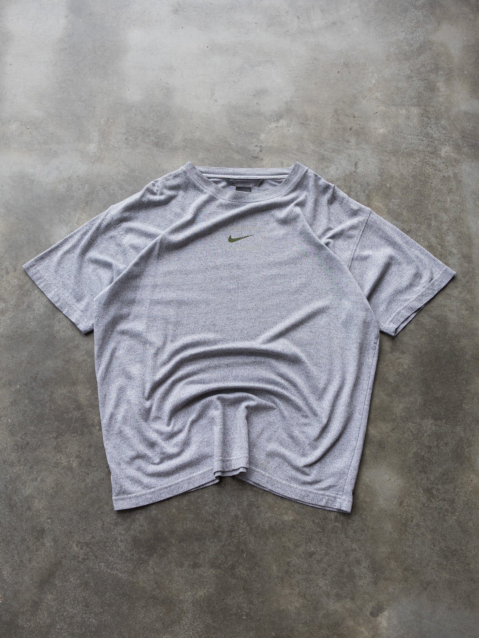Vintage 00s Grey Nike Centre Swoosh Tee (L)