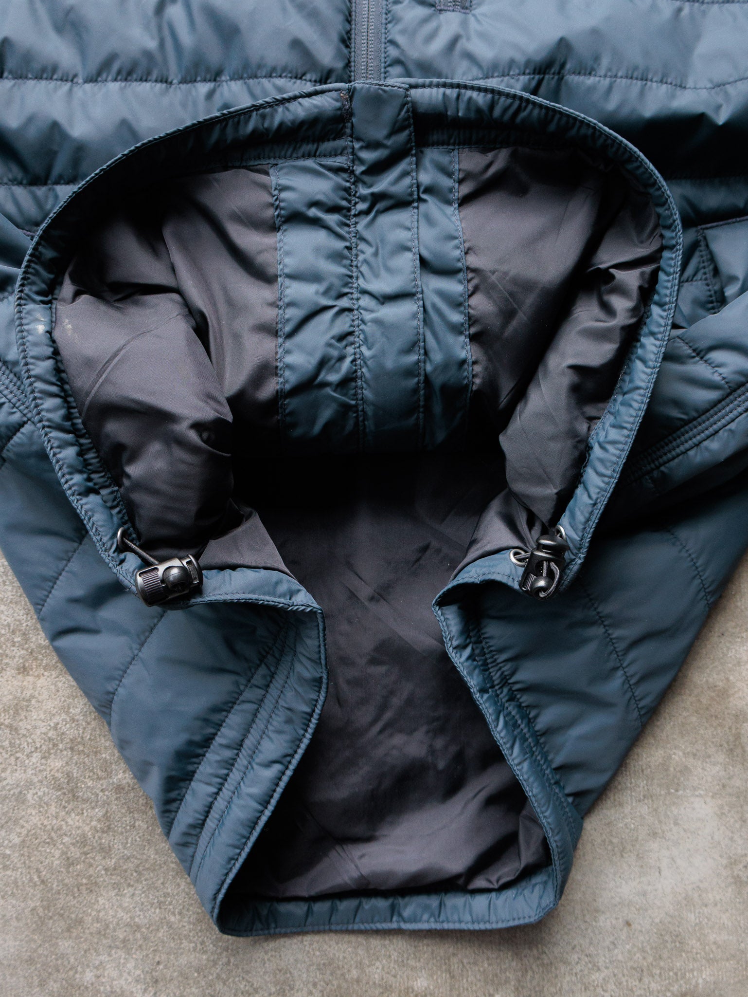 Vintage Carhartt Rain Defender Puffer Vest (L)