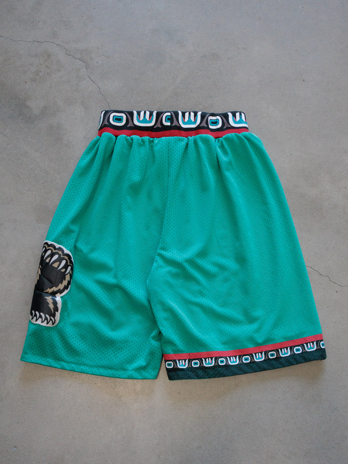 Vintage 00s Green Adidas Memphis Grizzlies Basketball Shorts (M)