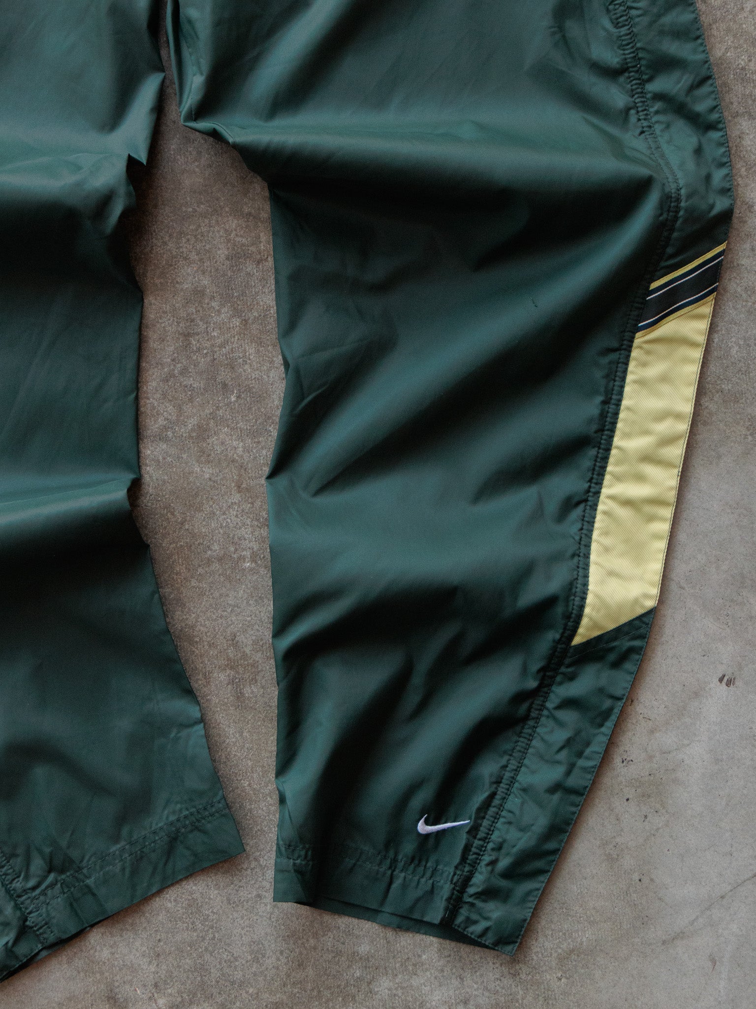 Vintage 90s Green Nike Track Pants (12-14Y)