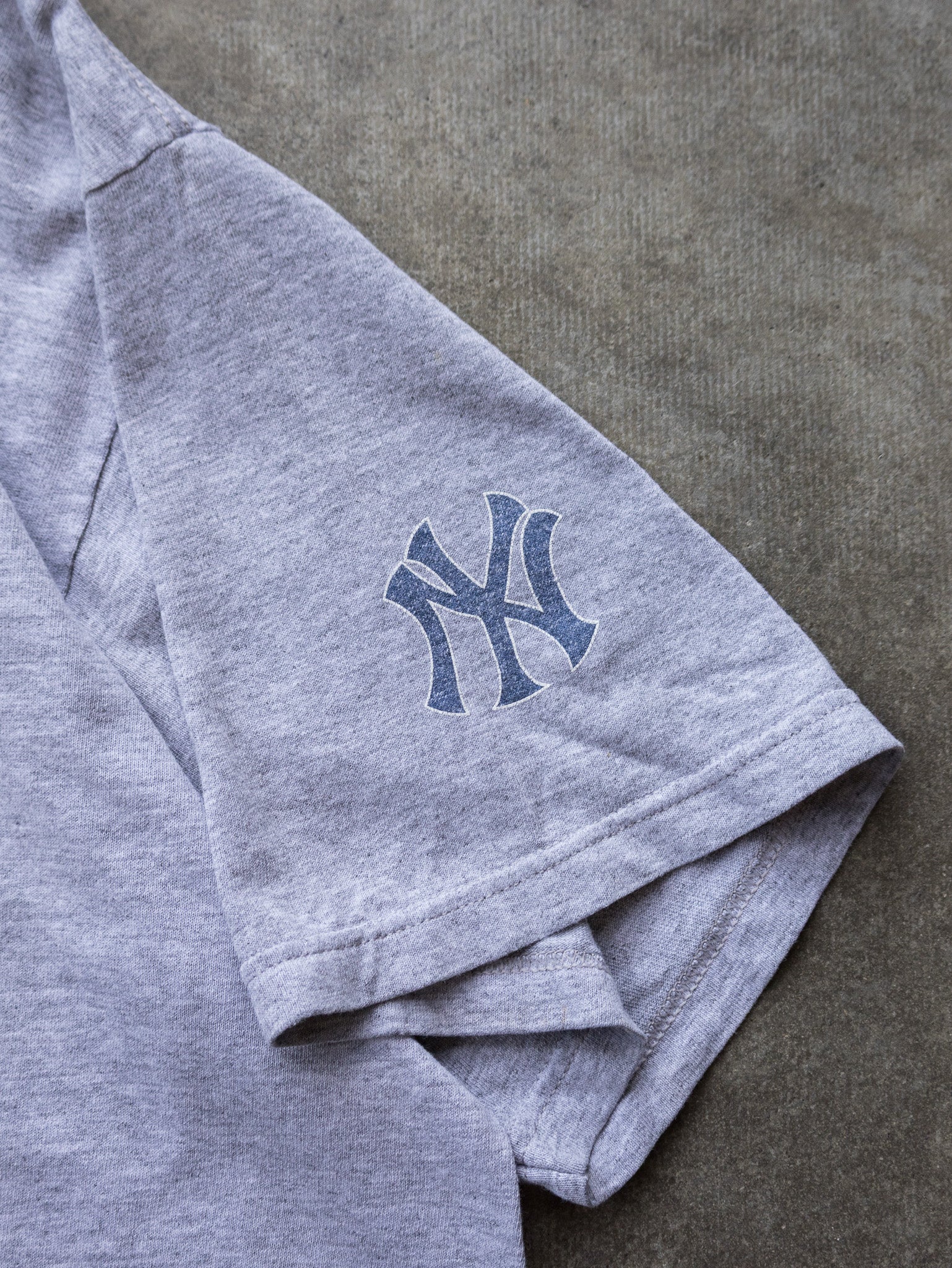 Vintage 90s Grey Adidas New York Yankees Tee (L)