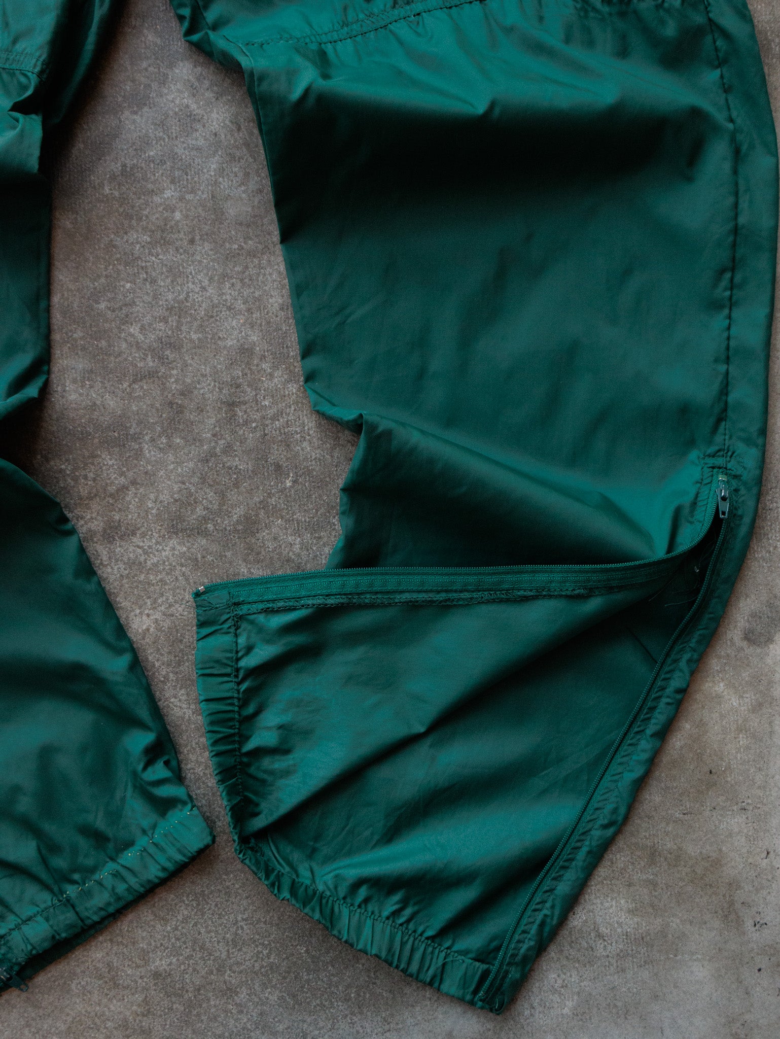 Vintage 90s Green Nike Track Pants (-)