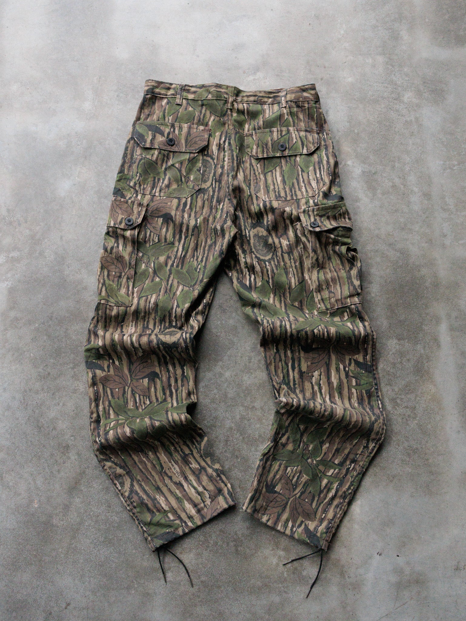 Vintage 90s Realtree Camo Cargo Pants (-)