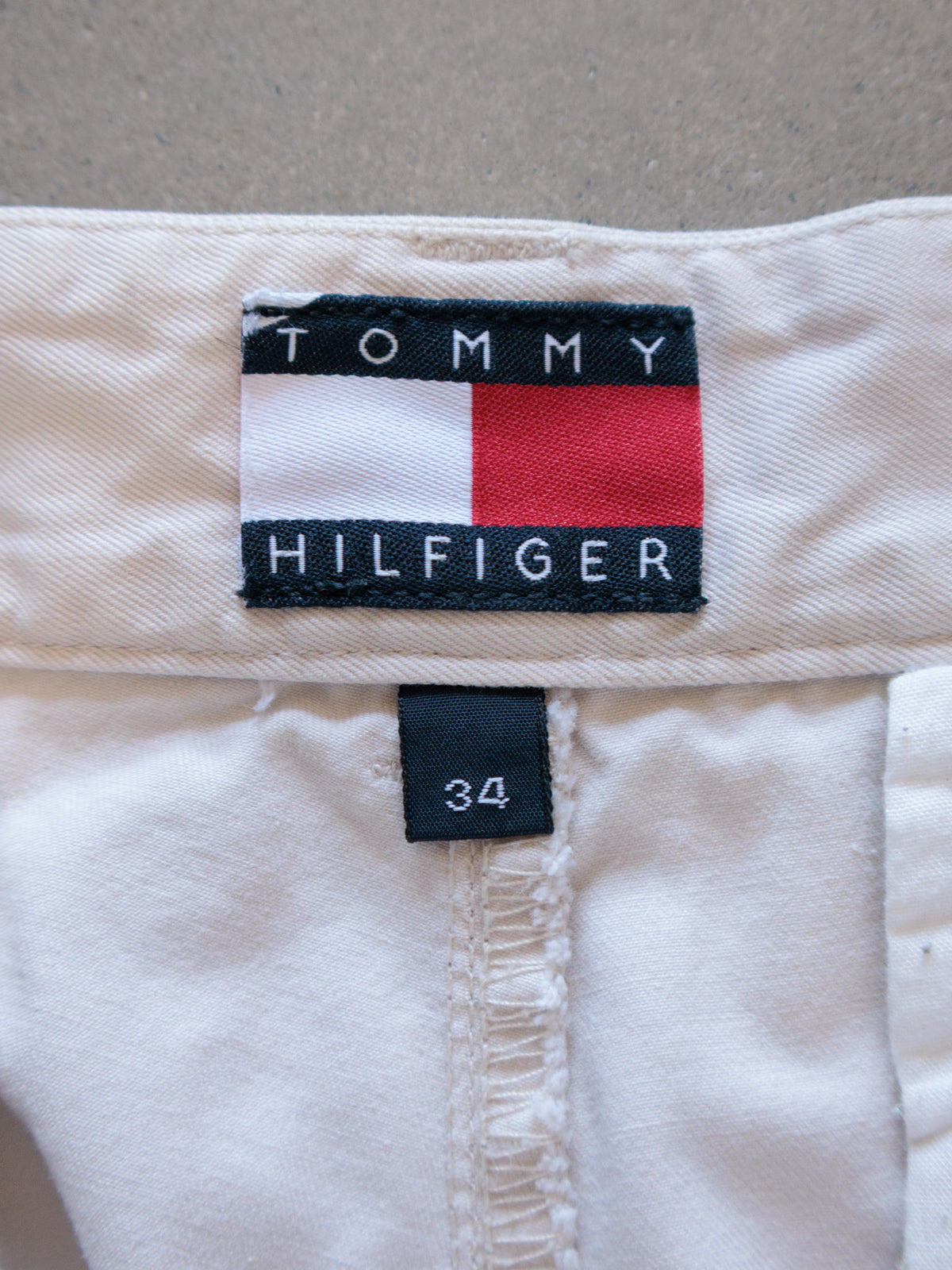 Vintage 90s White Tommy Hilfiger Shorts (W34)