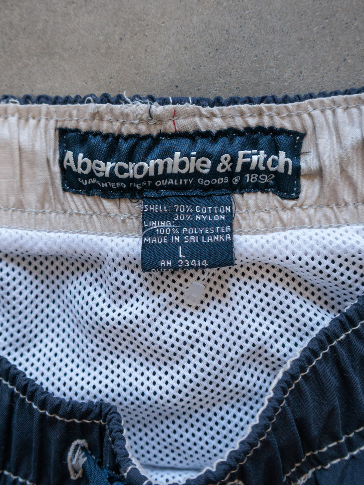 Vintage 00s Navy Abercrombie & Fitch Cargo Swim Shorts (L)