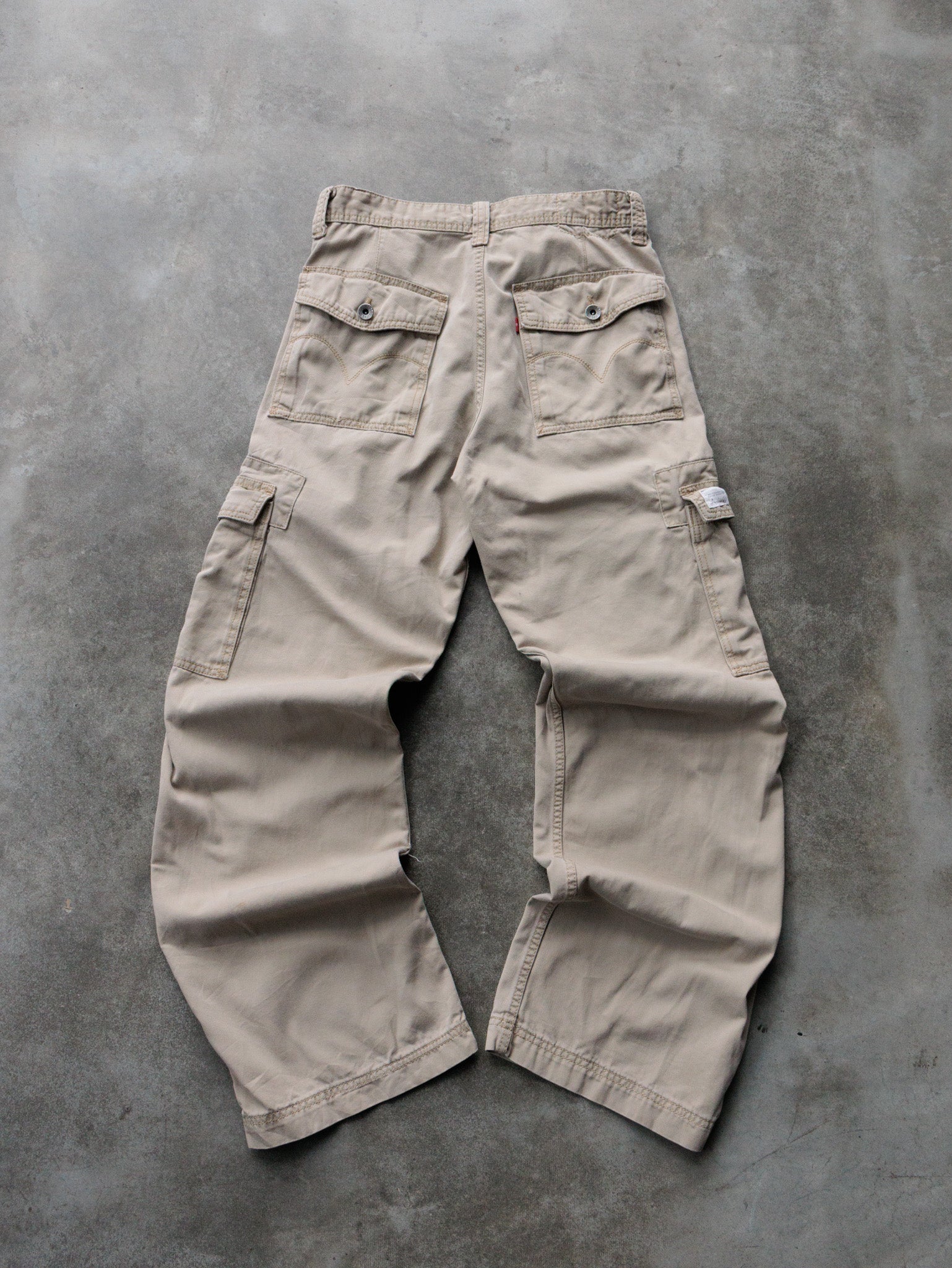 Vintage Beige Levi's Cargo Pants (W32)