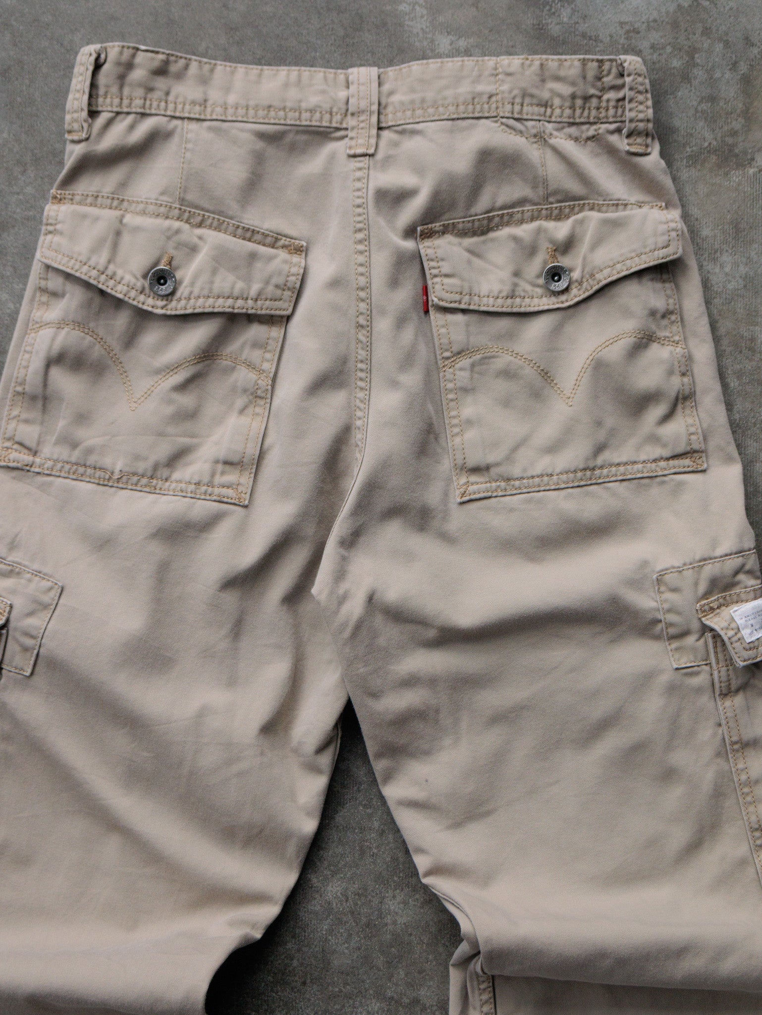 Vintage Beige Levi's Cargo Pants (W32)